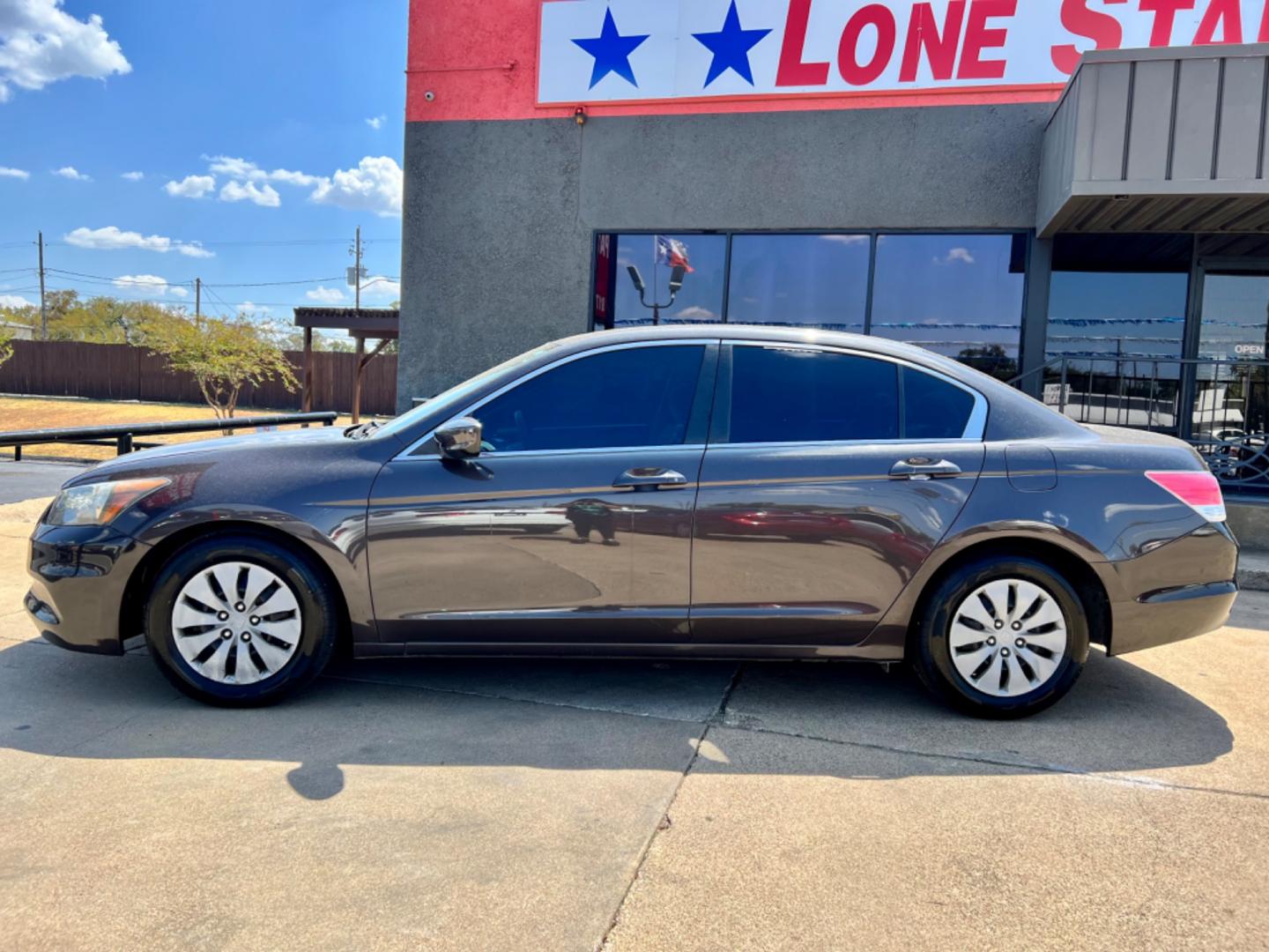 2011 GRAY HONDA ACCORD LX (1HGCP2F38BA) , located at 5900 E. Lancaster Ave., Fort Worth, TX, 76112, (817) 457-5456, 0.000000, 0.000000 - This is a 2011 HONDA ACCORD LX 4 DOOR SEDAN that is in excellent condition. There are no dents or scratches. The interior is clean with no rips or tears or stains. All power windows, door locks and seats. Ice cold AC for those hot Texas summer days. It is equipped with a CD player, AM/FM radio, AUX - Photo#3