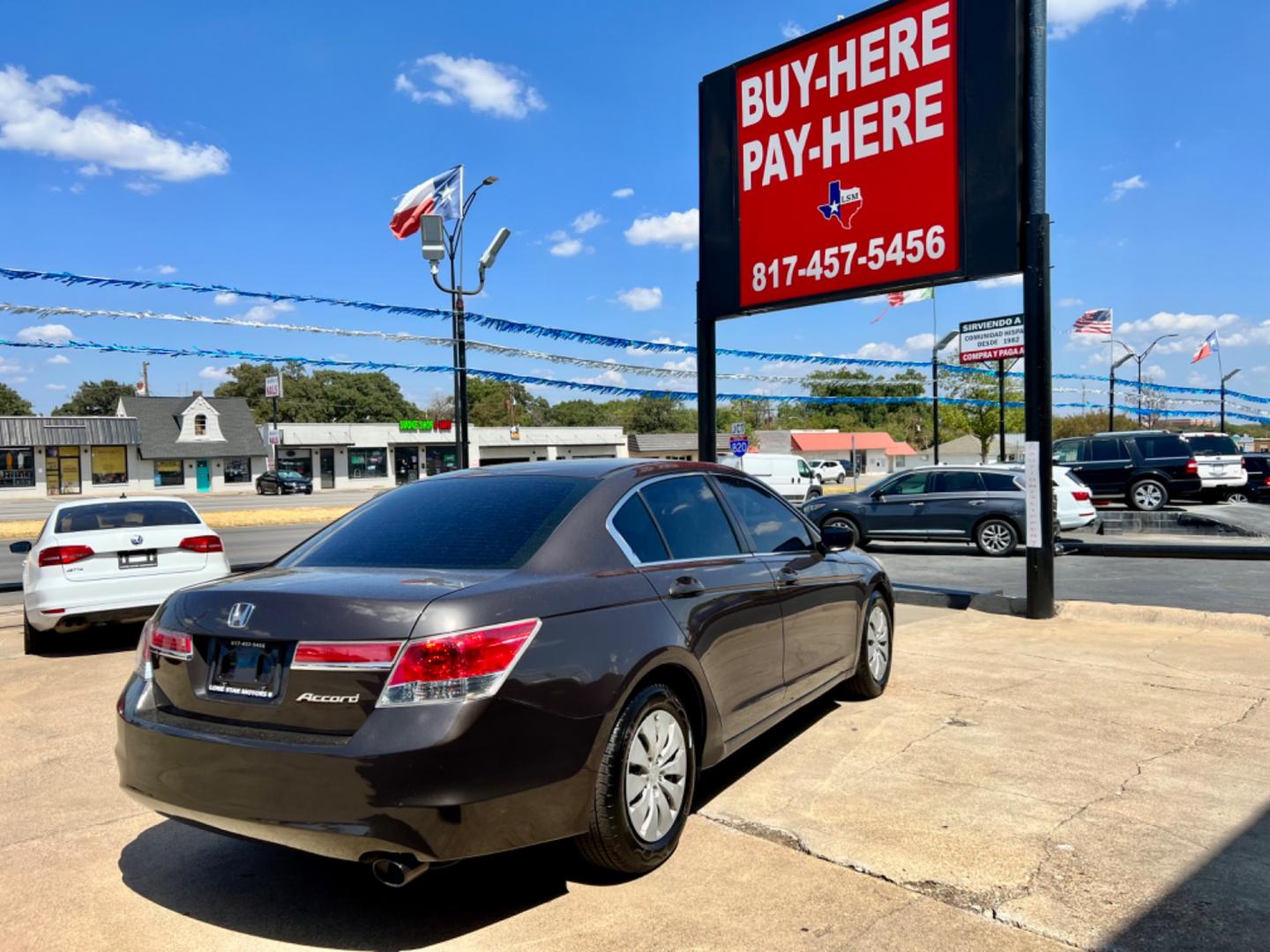 2011 GRAY HONDA ACCORD LX (1HGCP2F38BA) , located at 5900 E. Lancaster Ave., Fort Worth, TX, 76112, (817) 457-5456, 0.000000, 0.000000 - This is a 2011 HONDA ACCORD LX 4 DOOR SEDAN that is in excellent condition. There are no dents or scratches. The interior is clean with no rips or tears or stains. All power windows, door locks and seats. Ice cold AC for those hot Texas summer days. It is equipped with a CD player, AM/FM radio, AUX - Photo#6