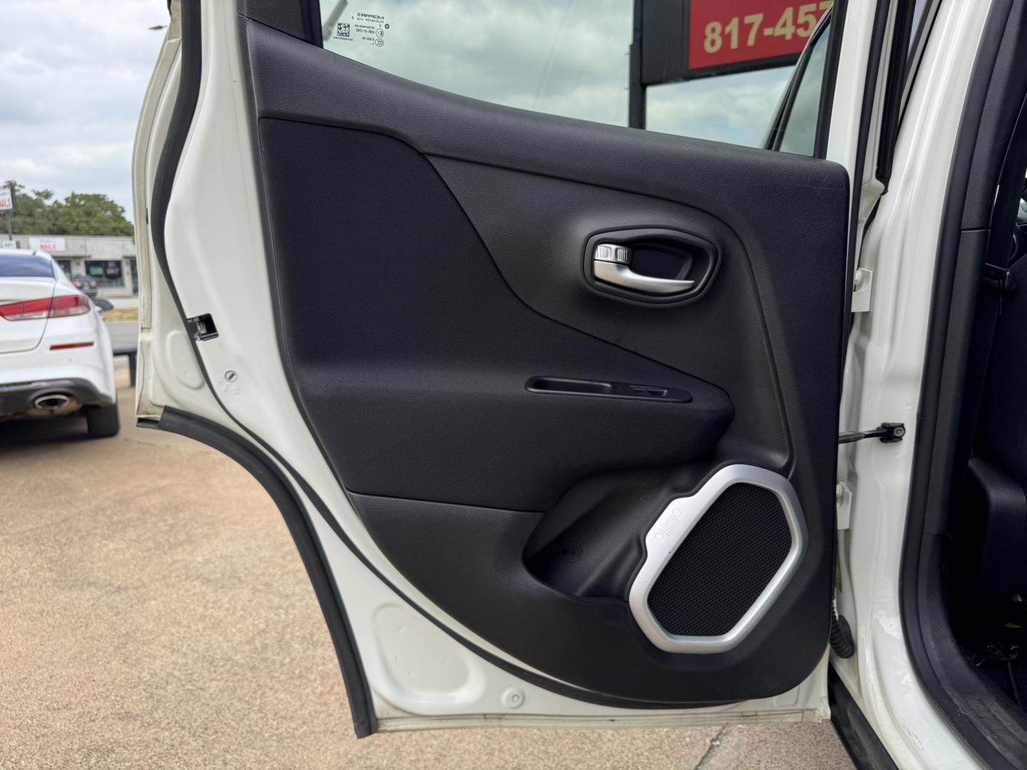 2018 WHITE JEEP RENEGADE LATITUDE (ZACCJABB0JP) , located at 5900 E. Lancaster Ave., Fort Worth, TX, 76112, (817) 457-5456, 0.000000, 0.000000- Photo#11
