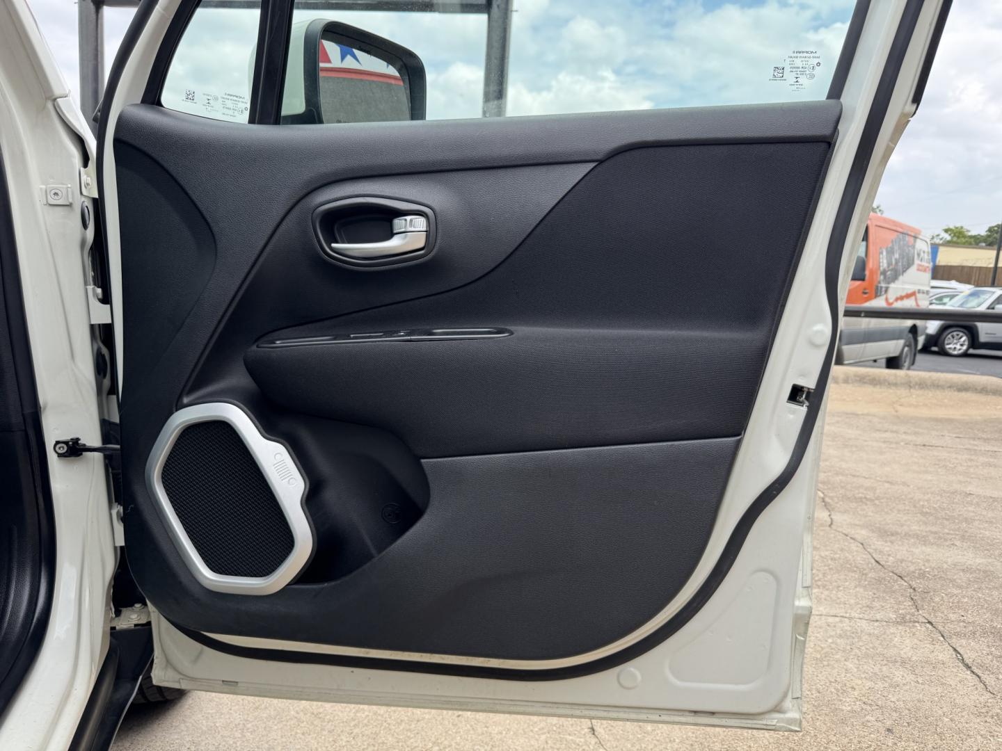 2018 WHITE JEEP RENEGADE LATITUDE (ZACCJABB0JP) , located at 5900 E. Lancaster Ave., Fort Worth, TX, 76112, (817) 457-5456, 0.000000, 0.000000- Photo#15