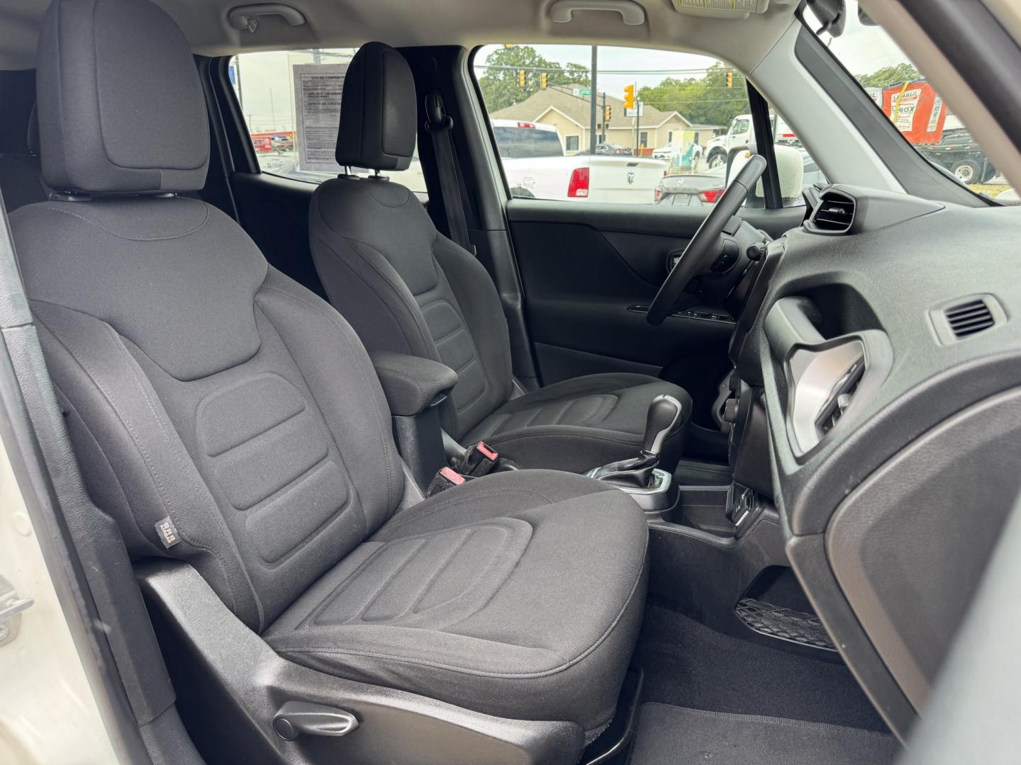 2018 WHITE JEEP RENEGADE LATITUDE (ZACCJABB0JP) , located at 5900 E. Lancaster Ave., Fort Worth, TX, 76112, (817) 457-5456, 0.000000, 0.000000- Photo#17