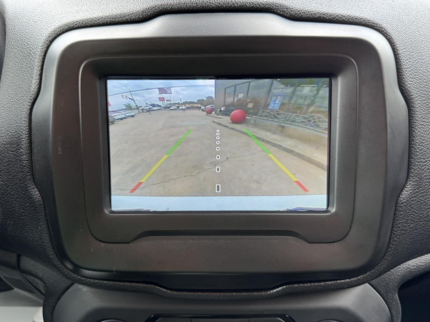 2018 WHITE JEEP RENEGADE LATITUDE (ZACCJABB0JP) , located at 5900 E. Lancaster Ave., Fort Worth, TX, 76112, (817) 457-5456, 0.000000, 0.000000- Photo#22