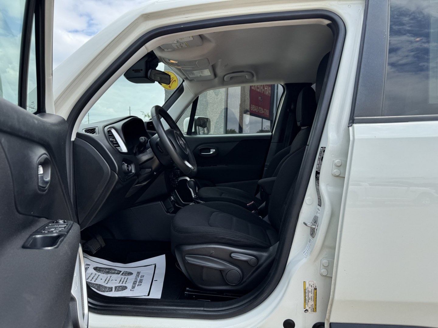 2018 WHITE JEEP RENEGADE LATITUDE (ZACCJABB0JP) , located at 5900 E. Lancaster Ave., Fort Worth, TX, 76112, (817) 457-5456, 0.000000, 0.000000- Photo#8