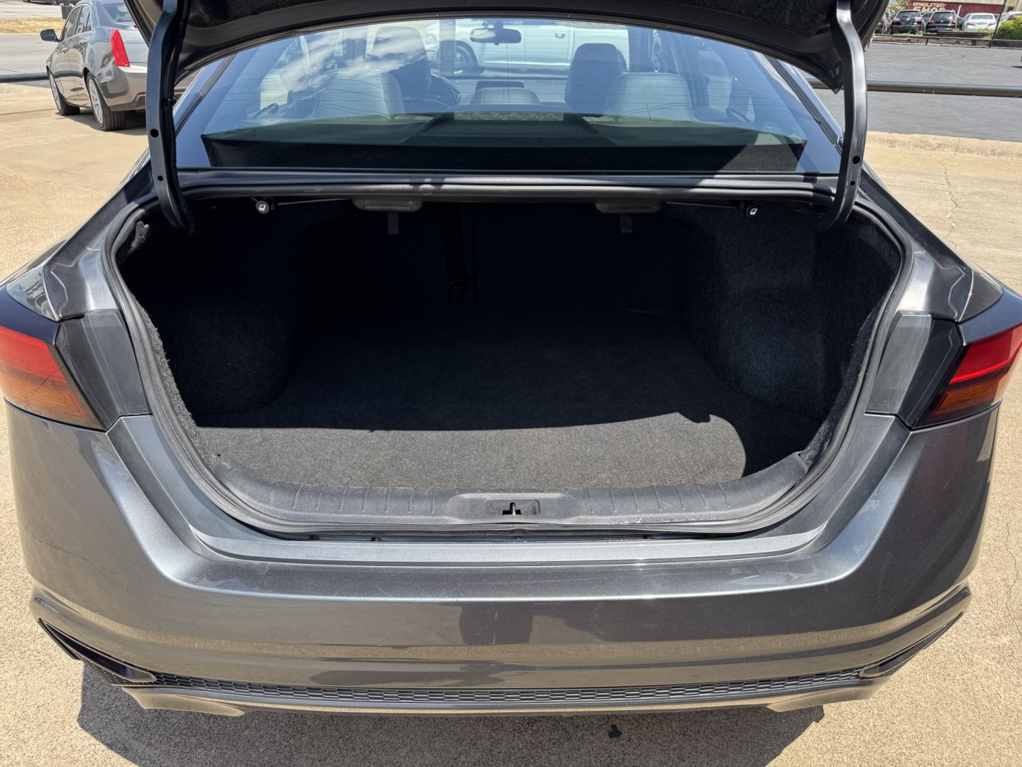 2019 GRAY NISSAN ALTIMA 2.5 SR (1N4BL4CV3KC) , located at 5900 E. Lancaster Ave., Fort Worth, TX, 76112, (817) 457-5456, 0.000000, 0.000000- Photo#5