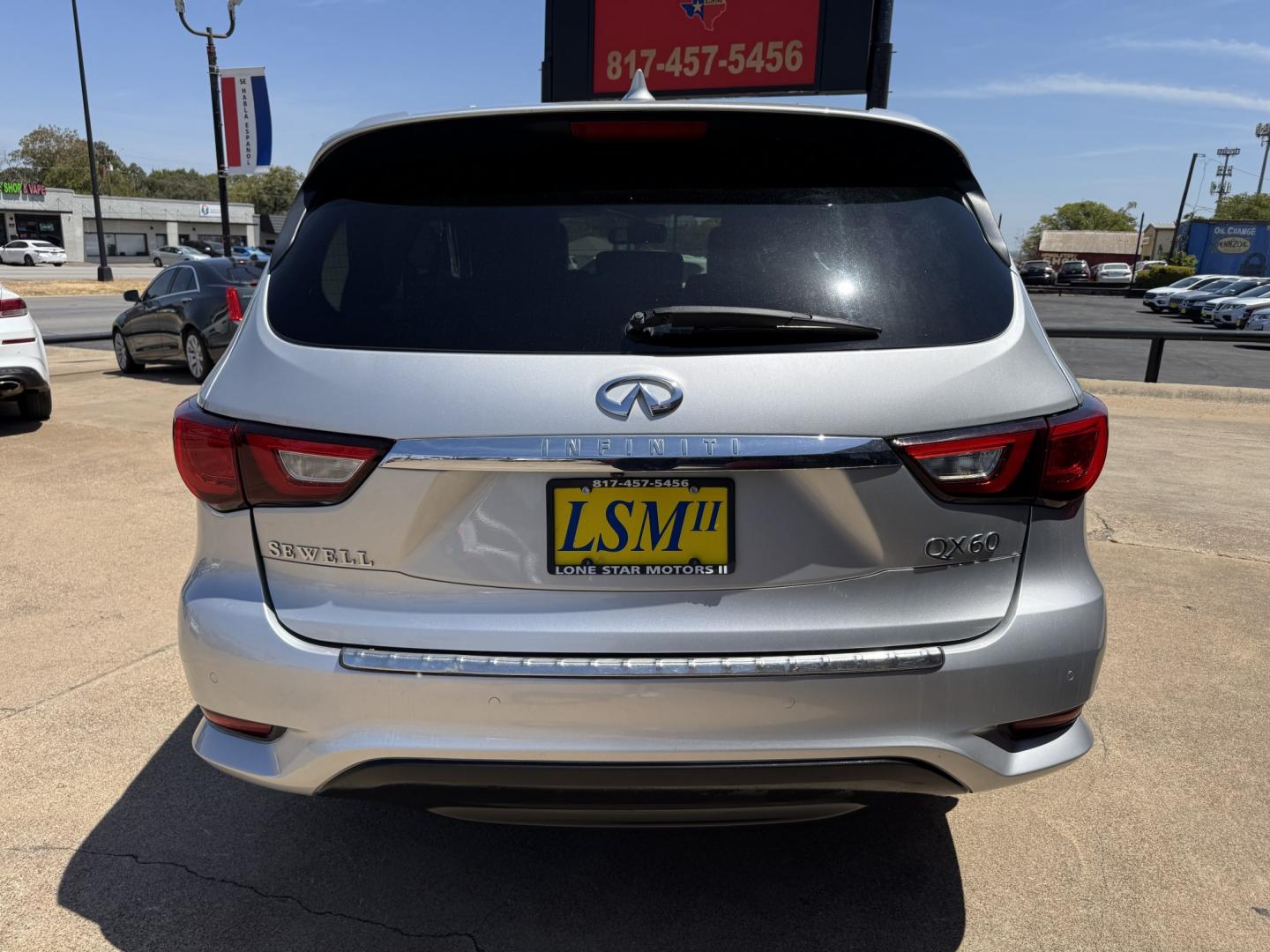 2018 SILVER INFINITI QX60 BASE (5N1DL0MN0JC) , located at 5900 E. Lancaster Ave., Fort Worth, TX, 76112, (817) 457-5456, 0.000000, 0.000000- Photo#4