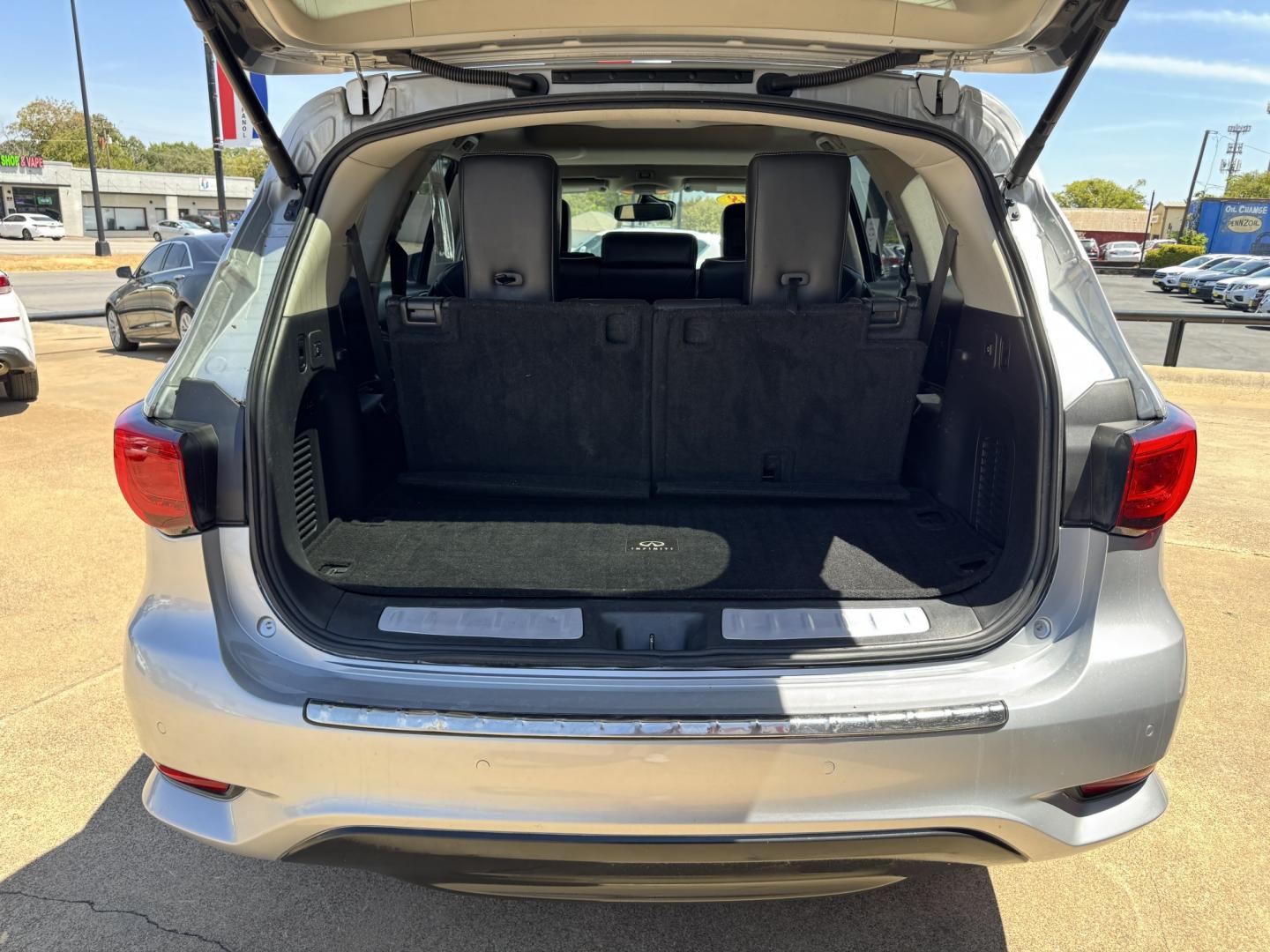 2018 SILVER INFINITI QX60 BASE (5N1DL0MN0JC) , located at 5900 E. Lancaster Ave., Fort Worth, TX, 76112, (817) 457-5456, 0.000000, 0.000000- Photo#5