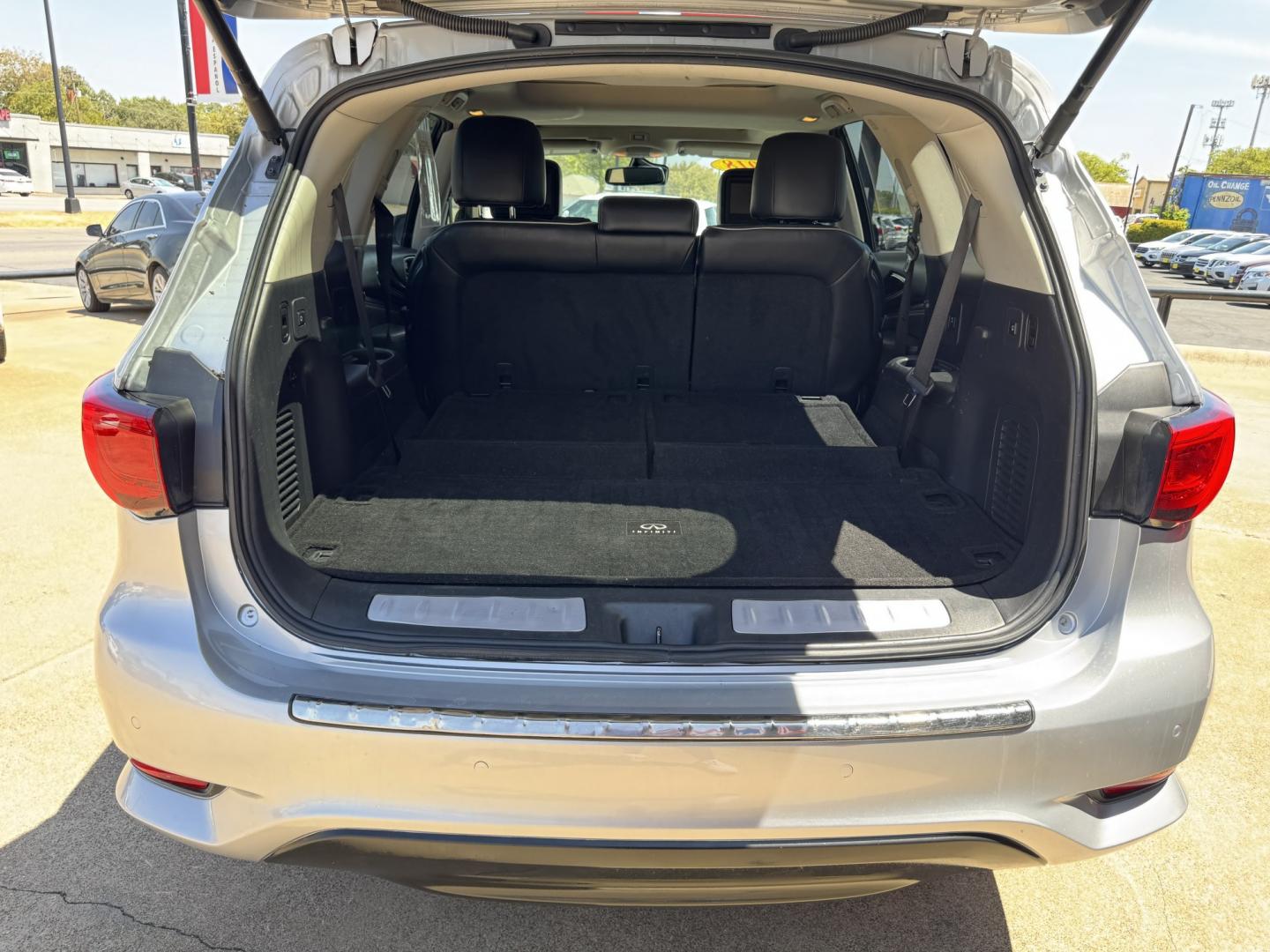 2018 SILVER INFINITI QX60 BASE (5N1DL0MN0JC) , located at 5900 E. Lancaster Ave., Fort Worth, TX, 76112, (817) 457-5456, 0.000000, 0.000000- Photo#6