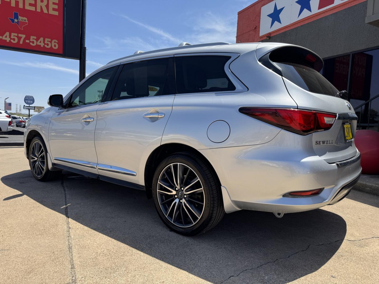 2018 SILVER INFINITI QX60 BASE (5N1DL0MN0JC) , located at 5900 E. Lancaster Ave., Fort Worth, TX, 76112, (817) 457-5456, 0.000000, 0.000000- Photo#8