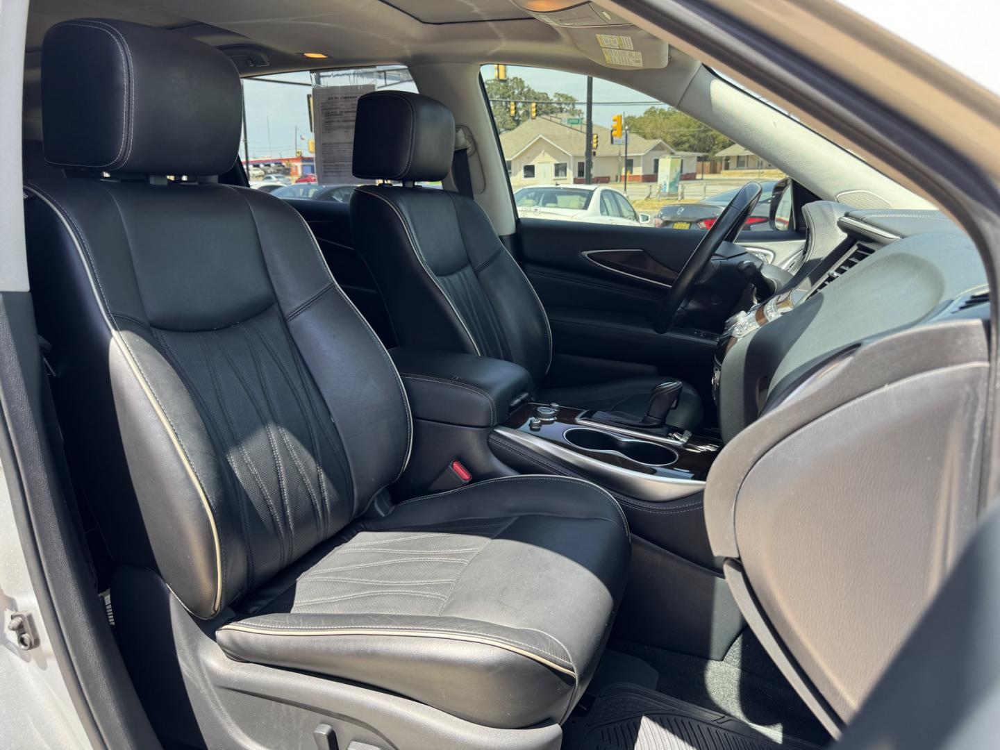 2018 SILVER INFINITI QX60 BASE (5N1DL0MN0JC) , located at 5900 E. Lancaster Ave., Fort Worth, TX, 76112, (817) 457-5456, 0.000000, 0.000000- Photo#25