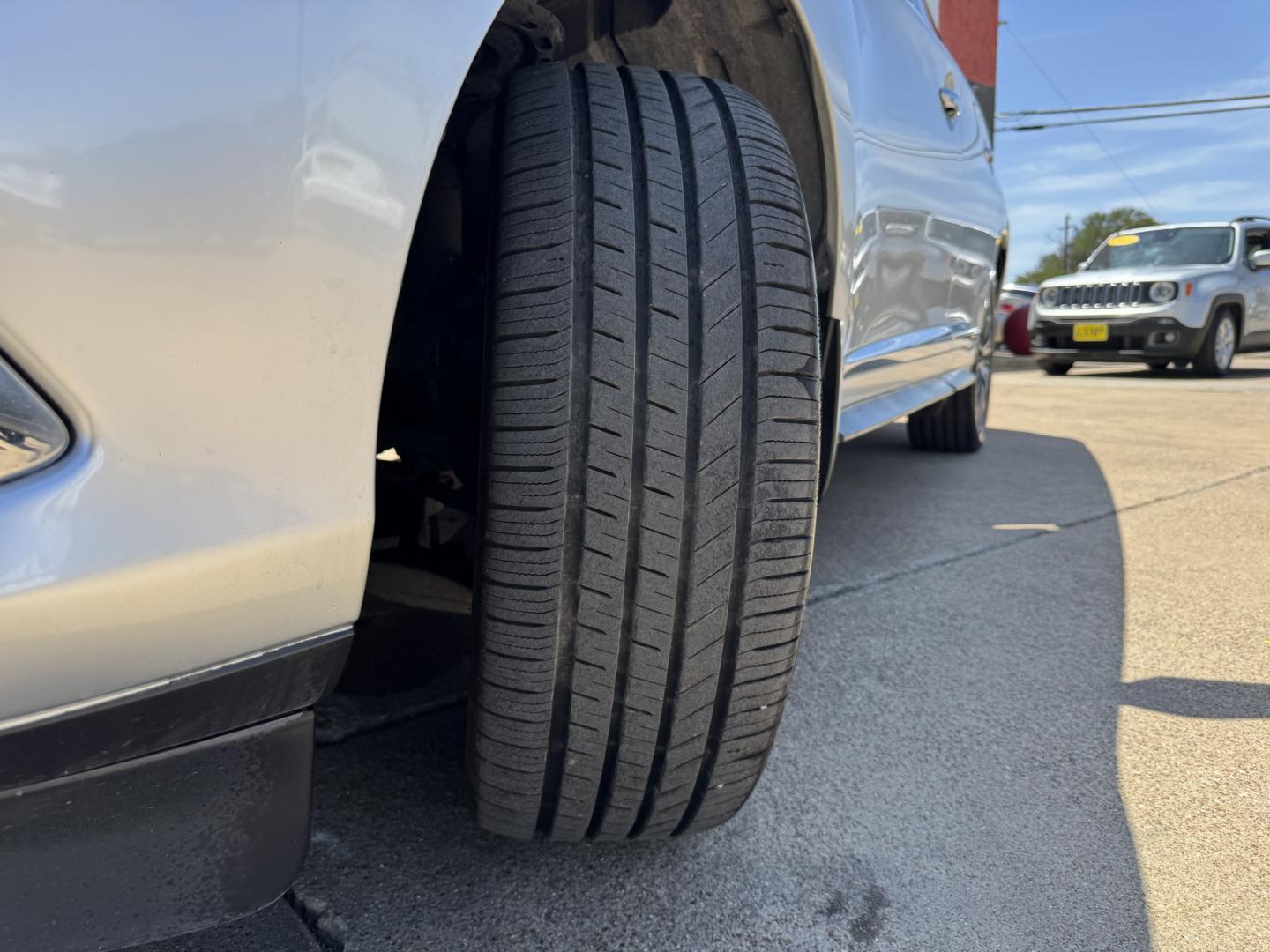 2018 SILVER INFINITI QX60 BASE (5N1DL0MN0JC) , located at 5900 E. Lancaster Ave., Fort Worth, TX, 76112, (817) 457-5456, 0.000000, 0.000000- Photo#31