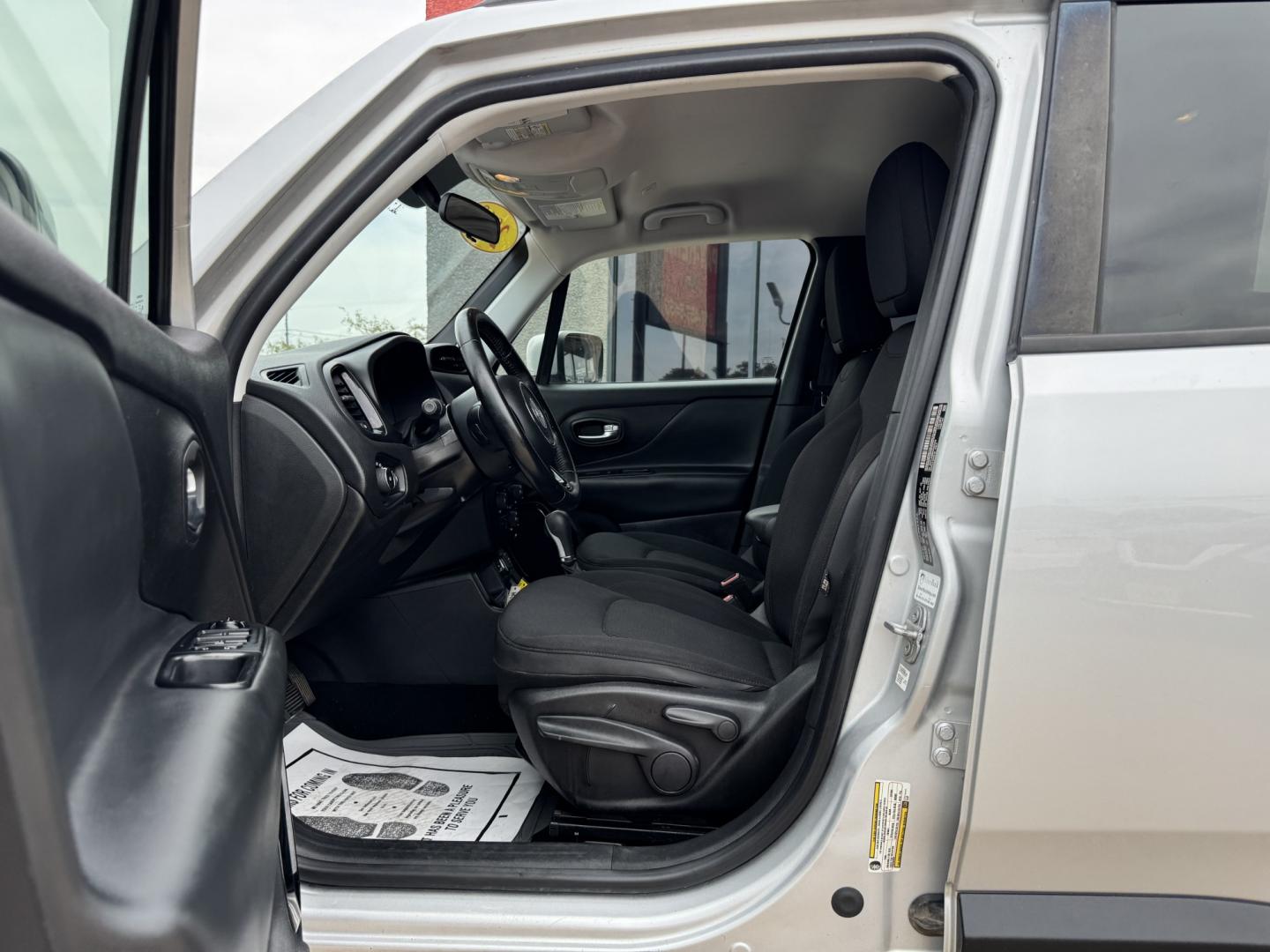 2018 SILVER JEEP RENEGADE LATITUDE (ZACCJABB0JP) , located at 5900 E. Lancaster Ave., Fort Worth, TX, 76112, (817) 457-5456, 0.000000, 0.000000- Photo#8
