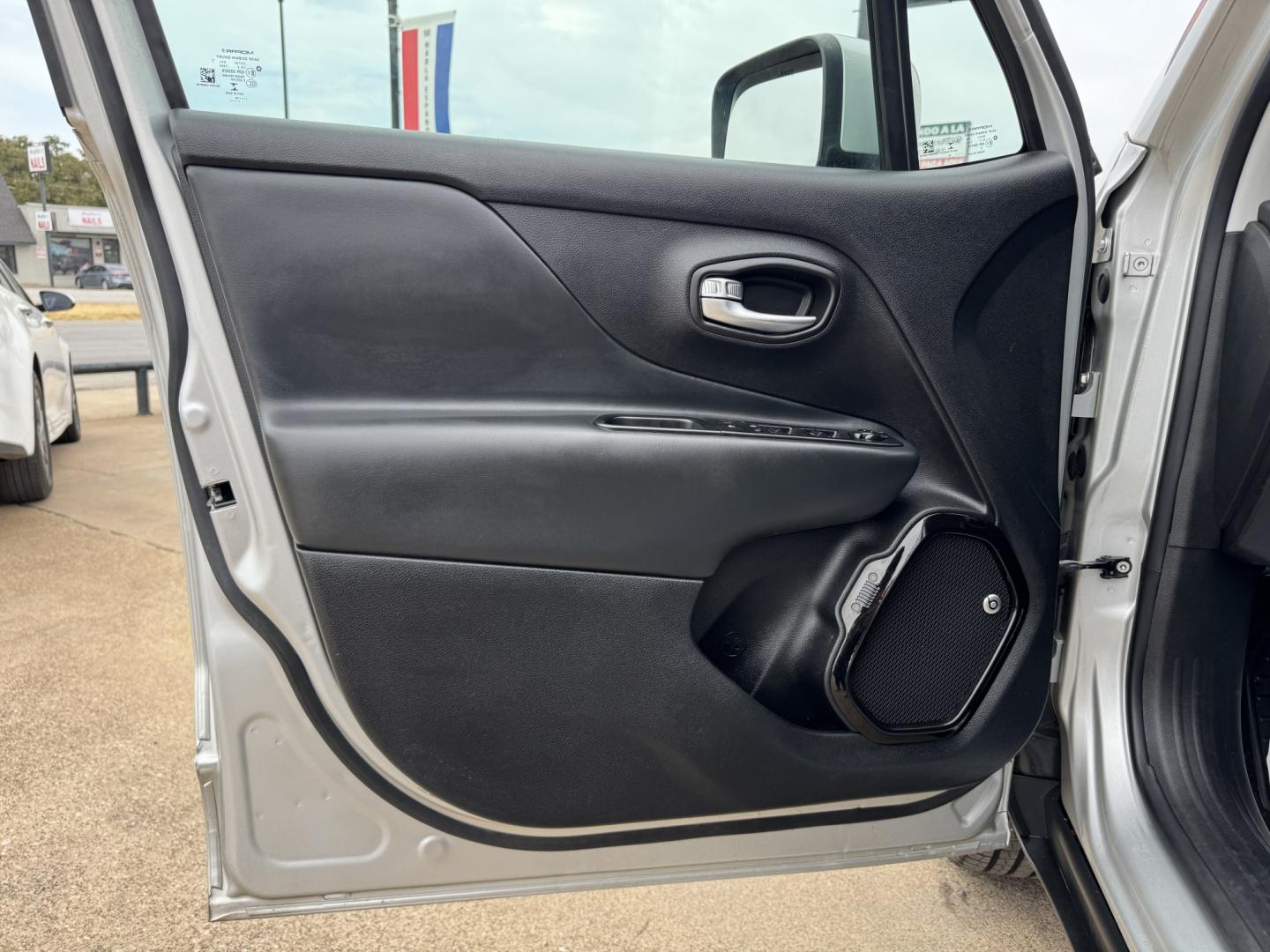 2018 SILVER JEEP RENEGADE LATITUDE (ZACCJABB0JP) , located at 5900 E. Lancaster Ave., Fort Worth, TX, 76112, (817) 457-5456, 0.000000, 0.000000- Photo#7