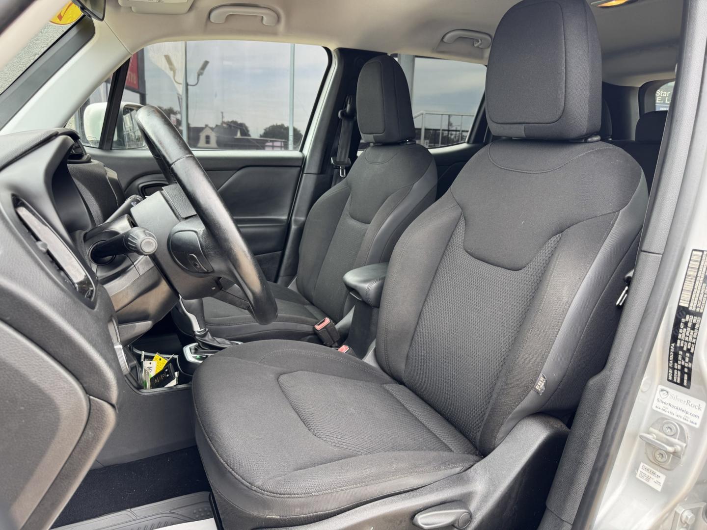 2018 SILVER JEEP RENEGADE LATITUDE (ZACCJABB0JP) , located at 5900 E. Lancaster Ave., Fort Worth, TX, 76112, (817) 457-5456, 0.000000, 0.000000- Photo#10