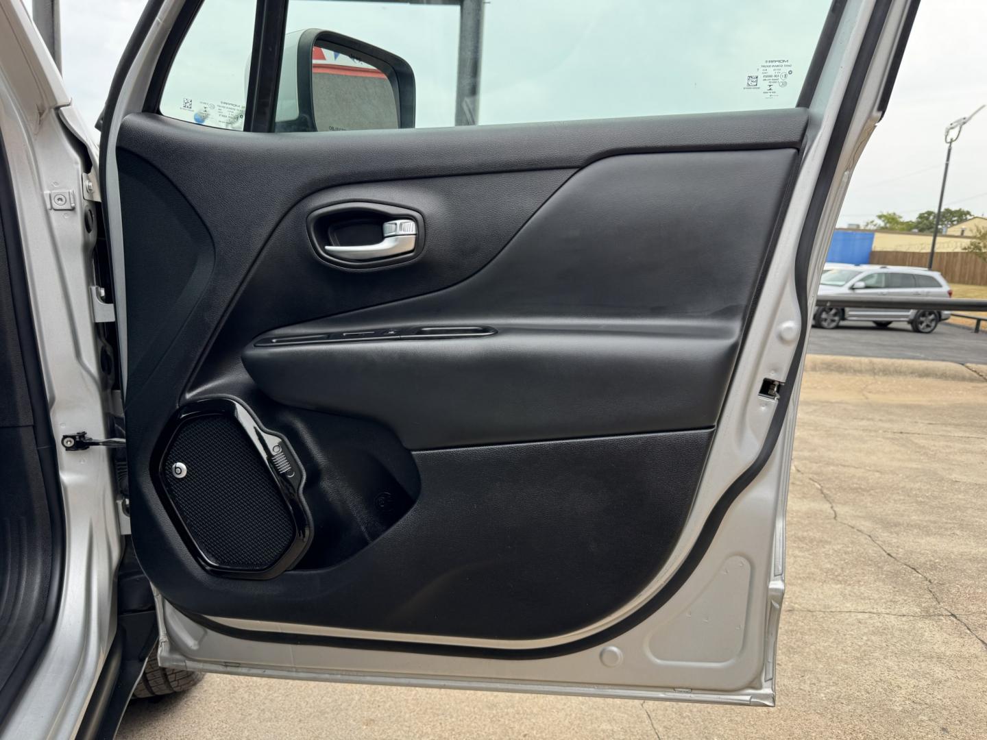 2018 SILVER JEEP RENEGADE LATITUDE (ZACCJABB0JP) , located at 5900 E. Lancaster Ave., Fort Worth, TX, 76112, (817) 457-5456, 0.000000, 0.000000- Photo#15
