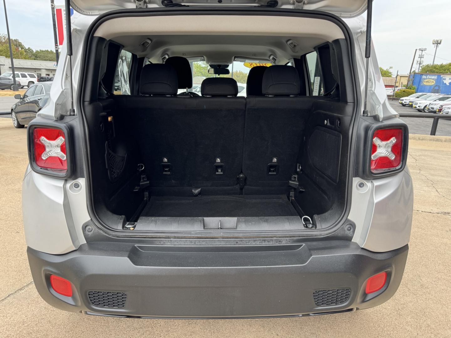 2018 SILVER JEEP RENEGADE LATITUDE (ZACCJABB0JP) , located at 5900 E. Lancaster Ave., Fort Worth, TX, 76112, (817) 457-5456, 0.000000, 0.000000- Photo#5