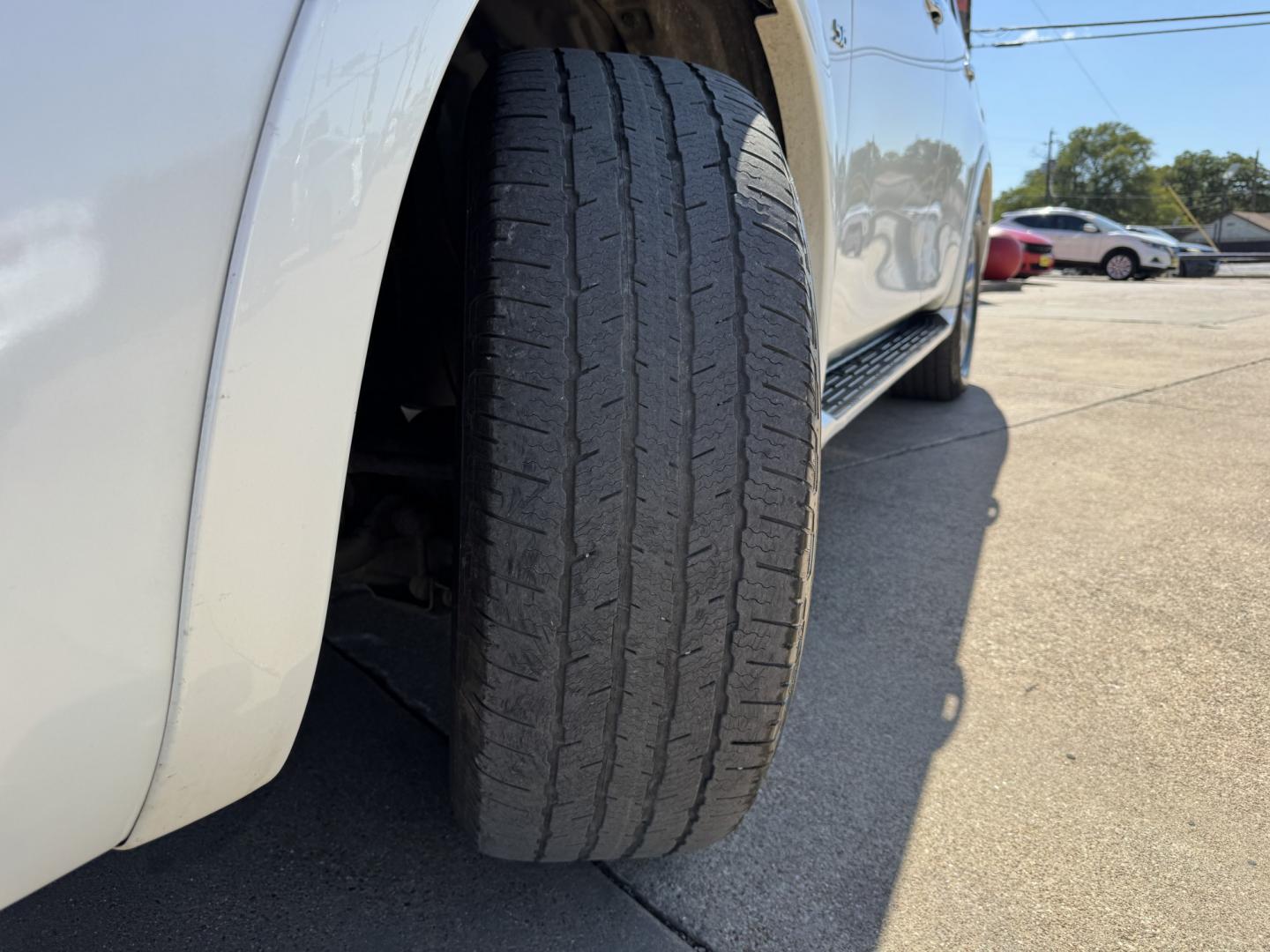 2016 WHITE INFINITI QX80 BASE (JN8AZ2NE8G9) , located at 5900 E. Lancaster Ave., Fort Worth, TX, 76112, (817) 457-5456, 0.000000, 0.000000- Photo#30