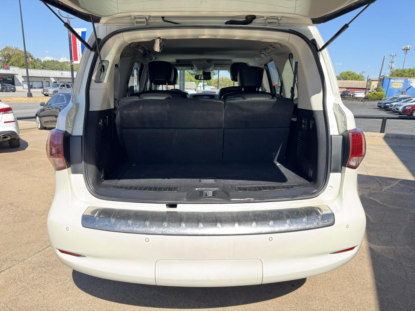 2016 WHITE INFINITI QX80 BASE (JN8AZ2NE8G9) , located at 5900 E. Lancaster Ave., Fort Worth, TX, 76112, (817) 457-5456, 0.000000, 0.000000- Photo#5