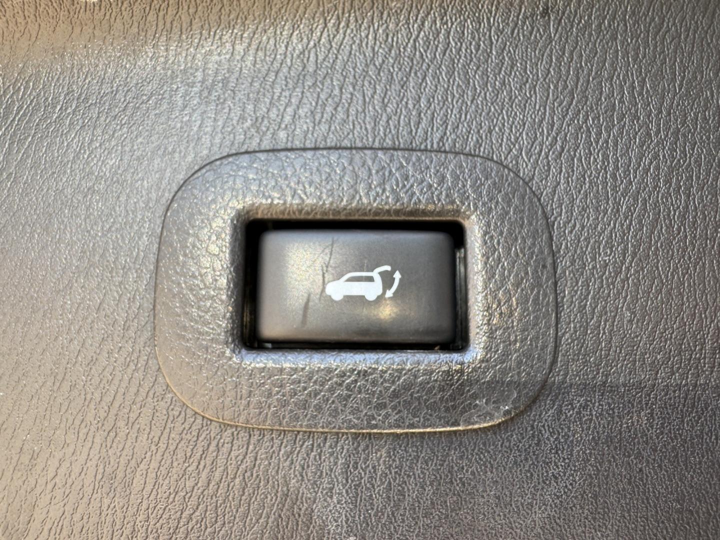 2016 WHITE INFINITI QX80 BASE (JN8AZ2NE8G9) , located at 5900 E. Lancaster Ave., Fort Worth, TX, 76112, (817) 457-5456, 0.000000, 0.000000- Photo#6