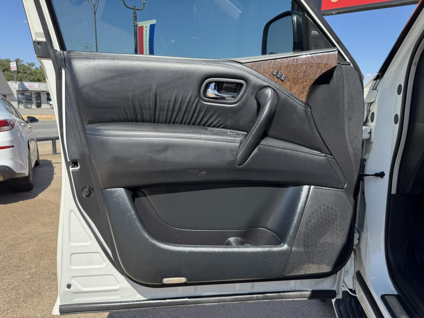 2016 WHITE INFINITI QX80 BASE (JN8AZ2NE8G9) , located at 5900 E. Lancaster Ave., Fort Worth, TX, 76112, (817) 457-5456, 0.000000, 0.000000- Photo#10