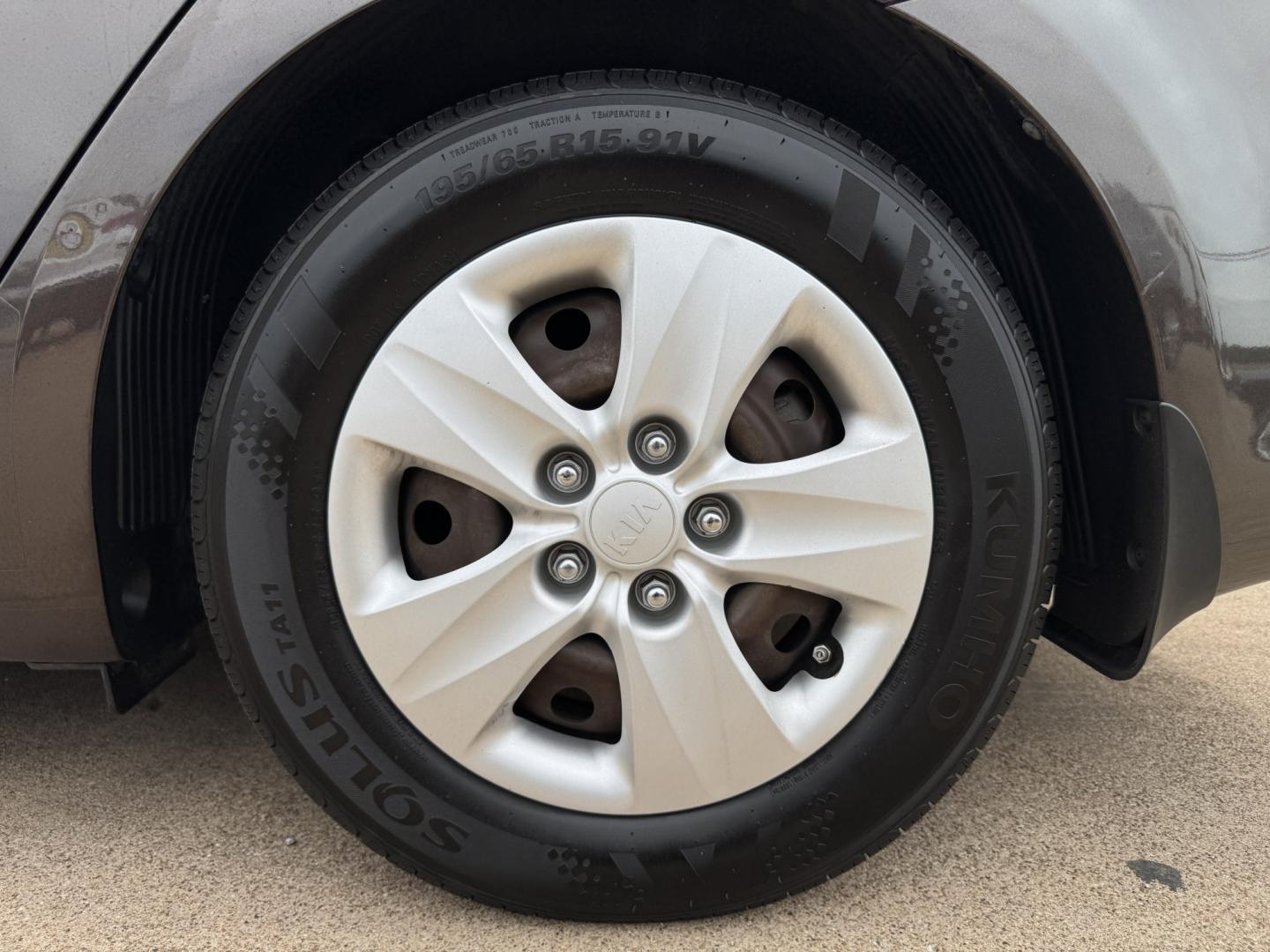 2018 BROWN KIA FORTE LX (3KPFK4A70JE) , located at 5900 E. Lancaster Ave., Fort Worth, TX, 76112, (817) 457-5456, 0.000000, 0.000000- Photo#21