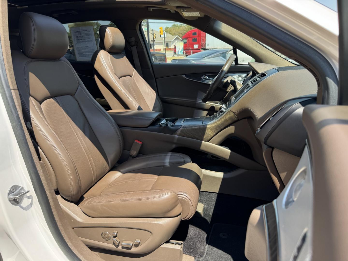 2017 WHITE LINCOLN MKX RESERVE (2LMPJ8LPXHB) , located at 5900 E. Lancaster Ave., Fort Worth, TX, 76112, (817) 457-5456, 0.000000, 0.000000- Photo#21
