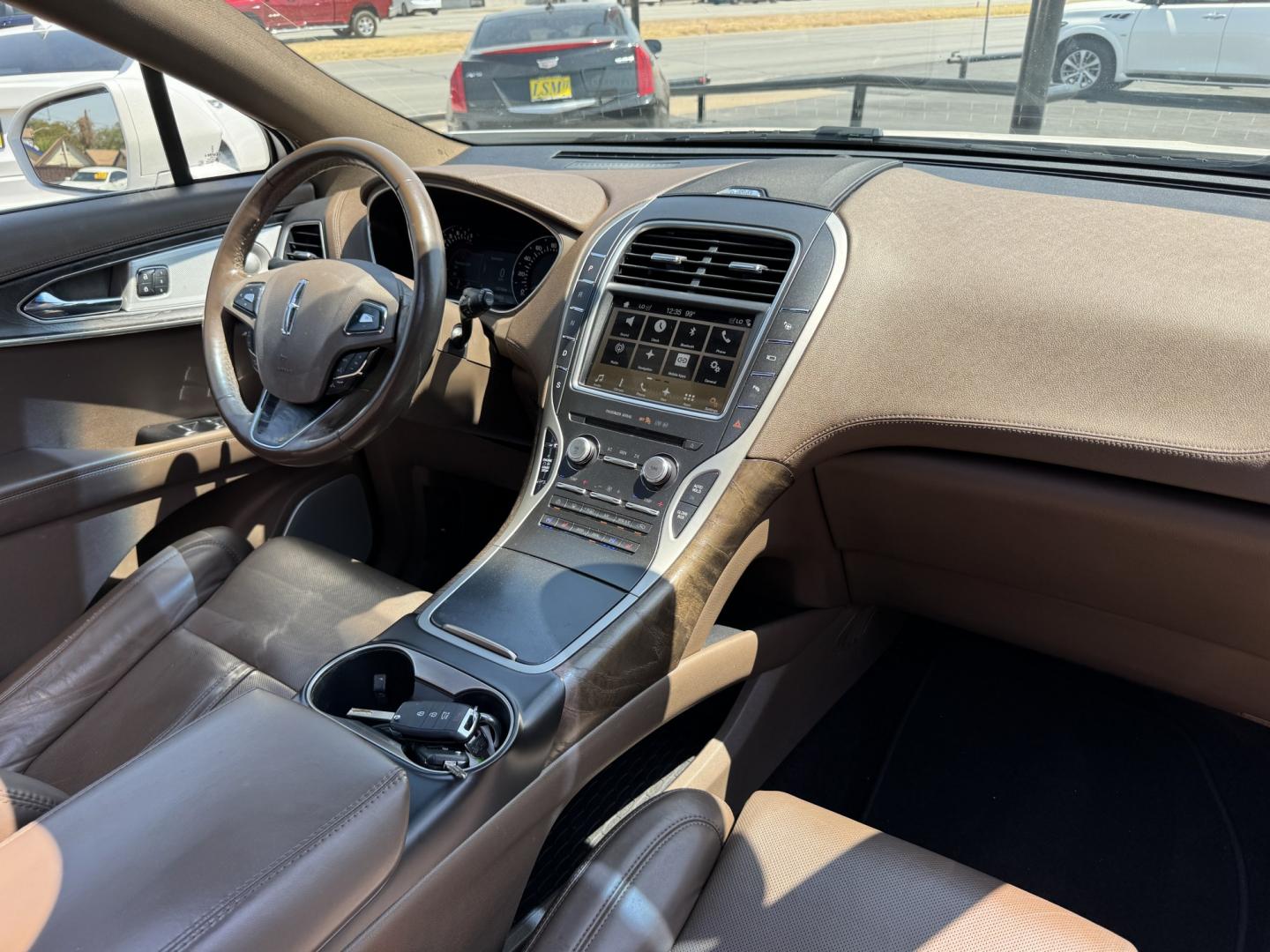 2017 WHITE LINCOLN MKX RESERVE (2LMPJ8LPXHB) , located at 5900 E. Lancaster Ave., Fort Worth, TX, 76112, (817) 457-5456, 0.000000, 0.000000- Photo#23