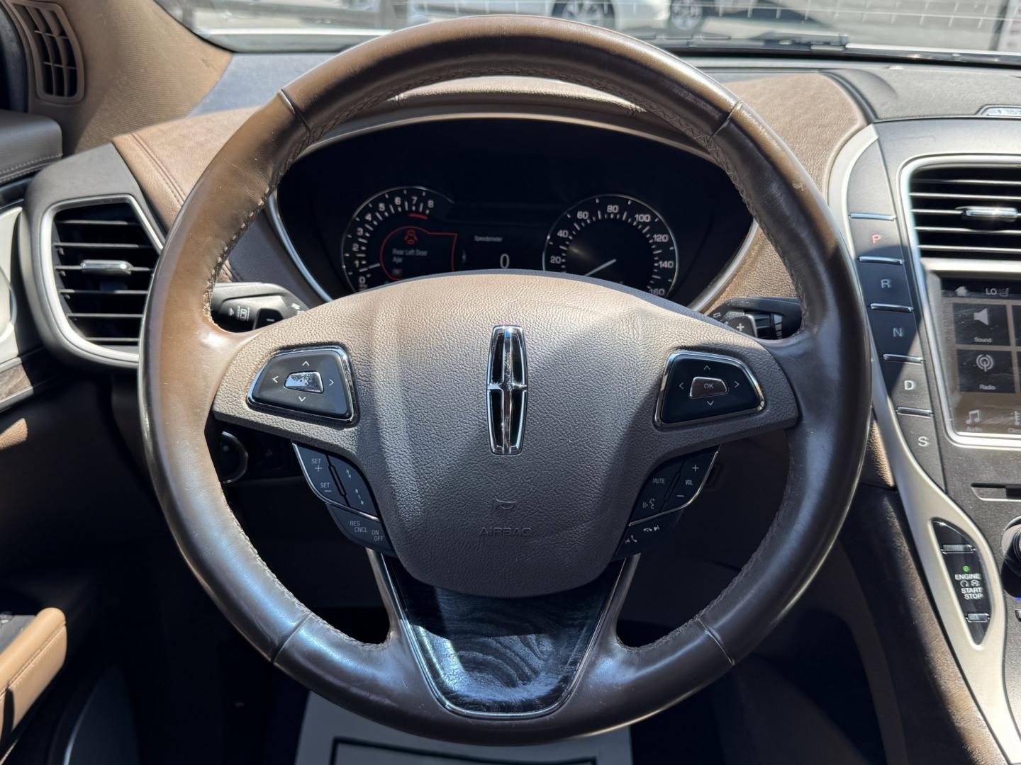 2017 WHITE LINCOLN MKX RESERVE (2LMPJ8LPXHB) , located at 5900 E. Lancaster Ave., Fort Worth, TX, 76112, (817) 457-5456, 0.000000, 0.000000- Photo#32
