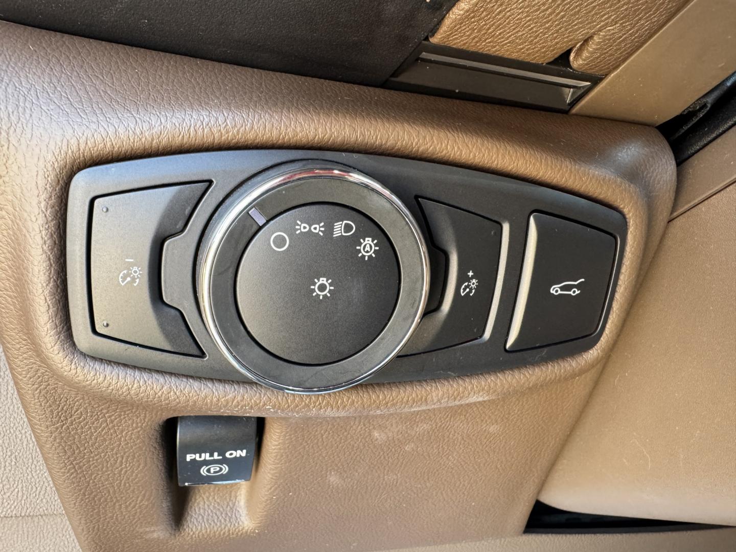2017 WHITE LINCOLN MKX RESERVE (2LMPJ8LPXHB) , located at 5900 E. Lancaster Ave., Fort Worth, TX, 76112, (817) 457-5456, 0.000000, 0.000000- Photo#10