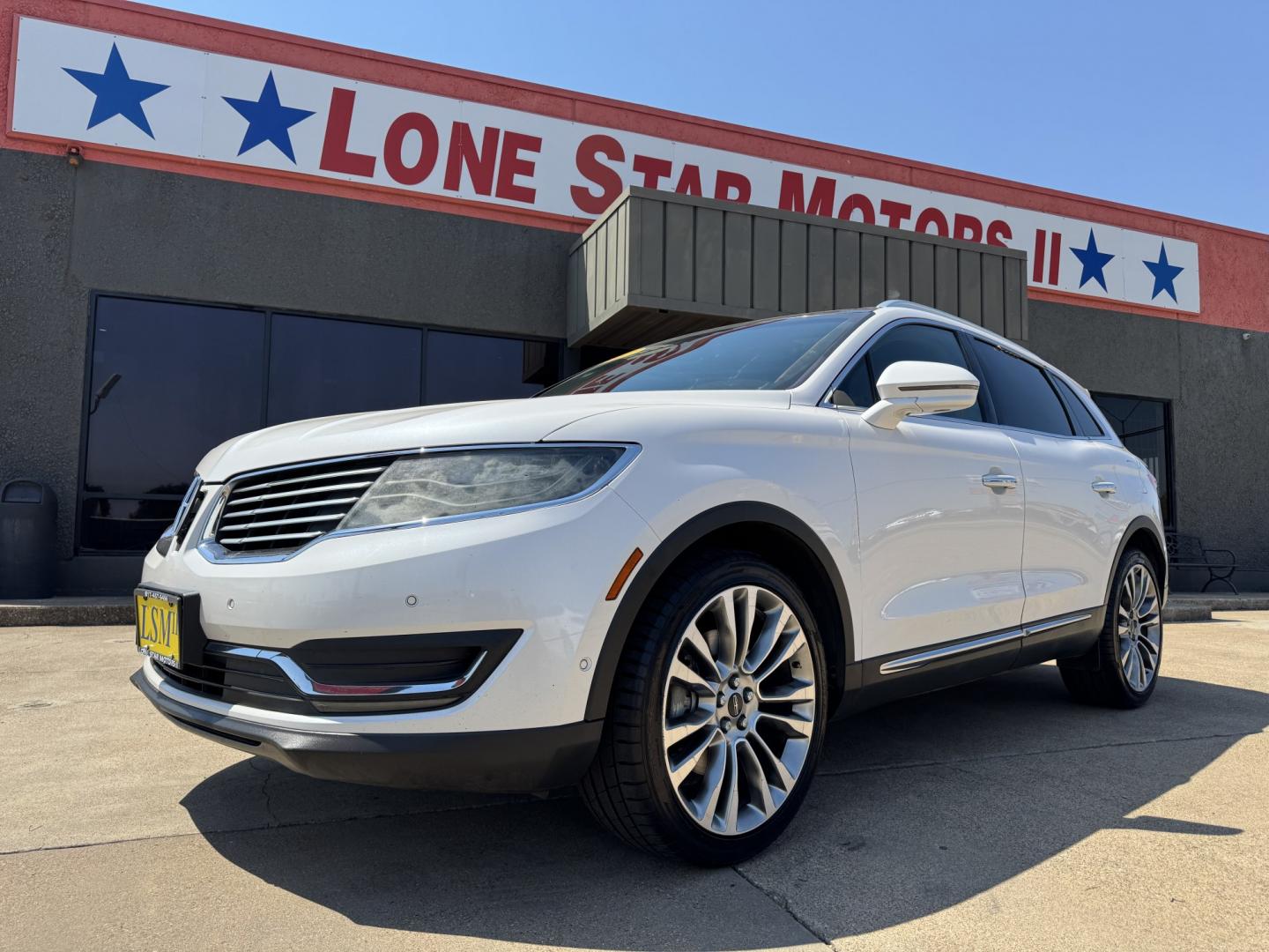 2017 WHITE LINCOLN MKX RESERVE (2LMPJ8LPXHB) , located at 5900 E. Lancaster Ave., Fort Worth, TX, 76112, (817) 457-5456, 0.000000, 0.000000- Photo#0