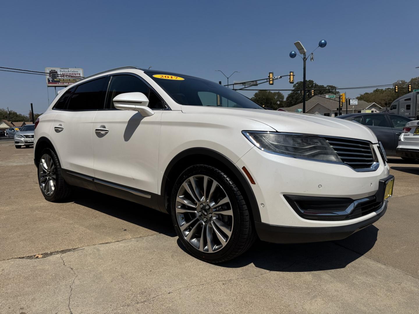 2017 WHITE LINCOLN MKX RESERVE (2LMPJ8LPXHB) , located at 5900 E. Lancaster Ave., Fort Worth, TX, 76112, (817) 457-5456, 0.000000, 0.000000- Photo#2