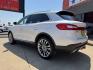 2017 WHITE LINCOLN MKX RESERVE (2LMPJ8LPXHB) , located at 5900 E. Lancaster Ave., Fort Worth, TX, 76112, (817) 457-5456, 0.000000, 0.000000- Photo#8