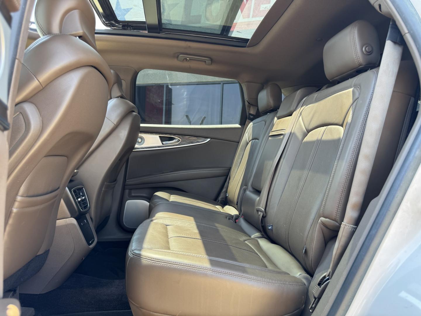 2017 WHITE LINCOLN MKX RESERVE (2LMPJ8LPXHB) , located at 5900 E. Lancaster Ave., Fort Worth, TX, 76112, (817) 457-5456, 0.000000, 0.000000- Photo#15