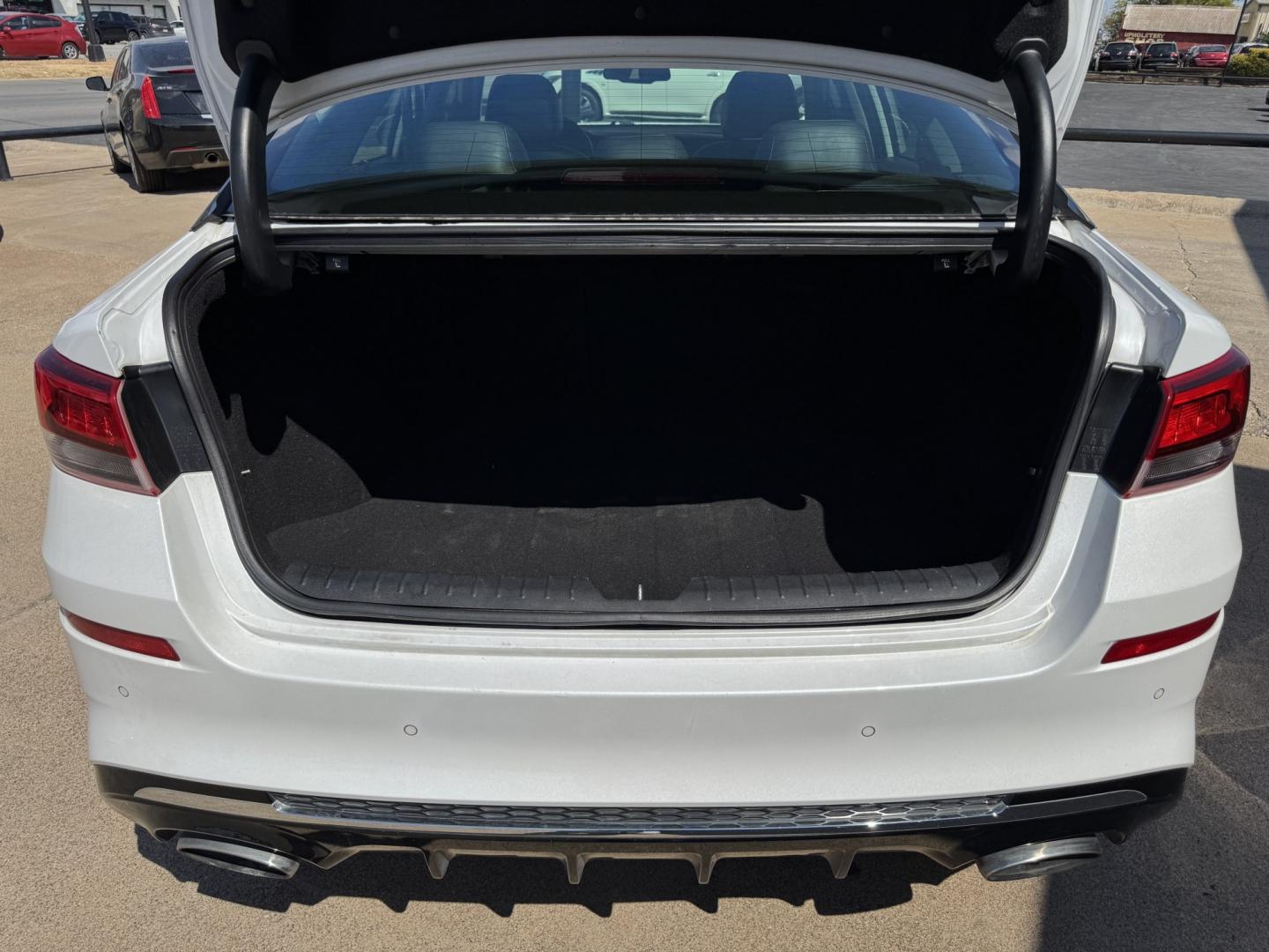2019 WHITE KIA OPTIMA LX; S (5XXGT4L36KG) , located at 5900 E. Lancaster Ave., Fort Worth, TX, 76112, (817) 457-5456, 0.000000, 0.000000- Photo#5