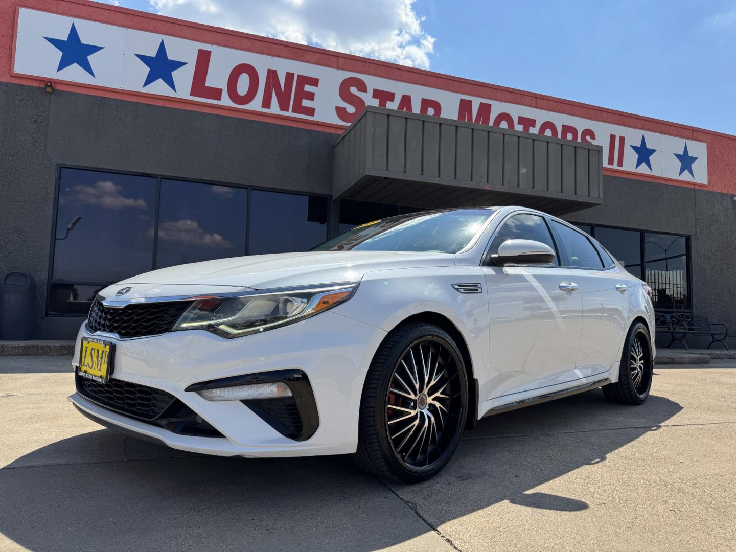2019 WHITE KIA OPTIMA LX; S (5XXGT4L36KG) , located at 5900 E. Lancaster Ave., Fort Worth, TX, 76112, (817) 457-5456, 0.000000, 0.000000- Photo#0