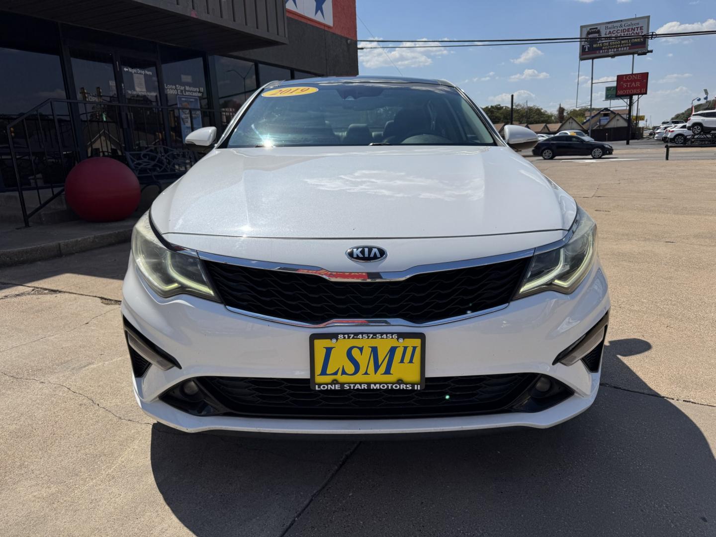 2019 WHITE KIA OPTIMA LX; S (5XXGT4L36KG) , located at 5900 E. Lancaster Ave., Fort Worth, TX, 76112, (817) 457-5456, 0.000000, 0.000000- Photo#1