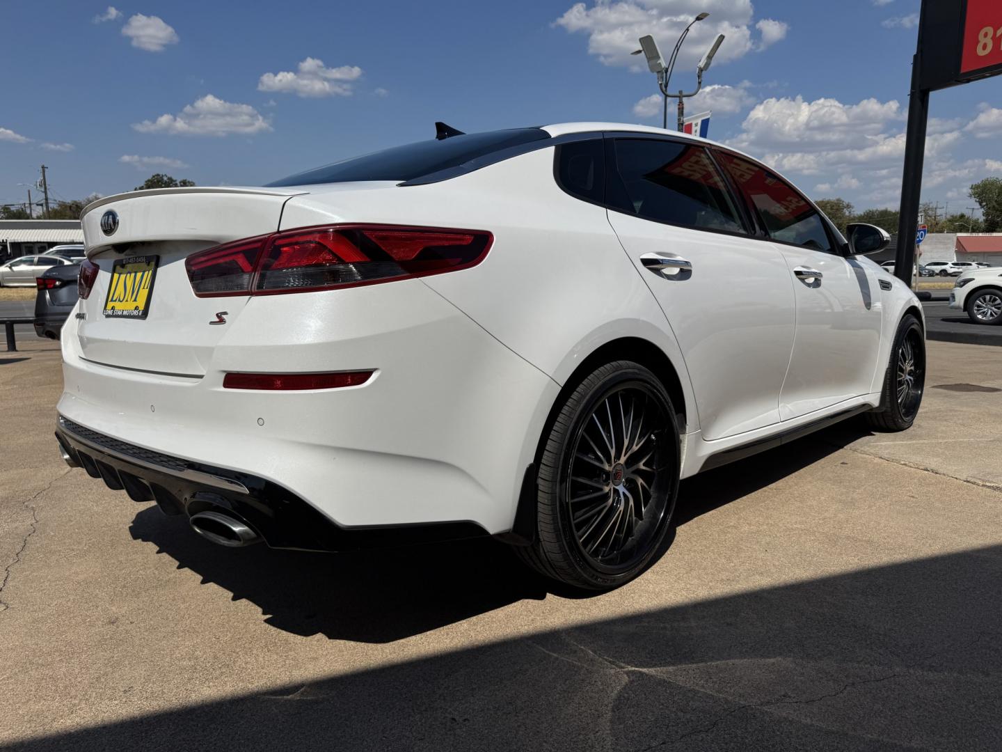 2019 WHITE KIA OPTIMA LX; S (5XXGT4L36KG) , located at 5900 E. Lancaster Ave., Fort Worth, TX, 76112, (817) 457-5456, 0.000000, 0.000000- Photo#3