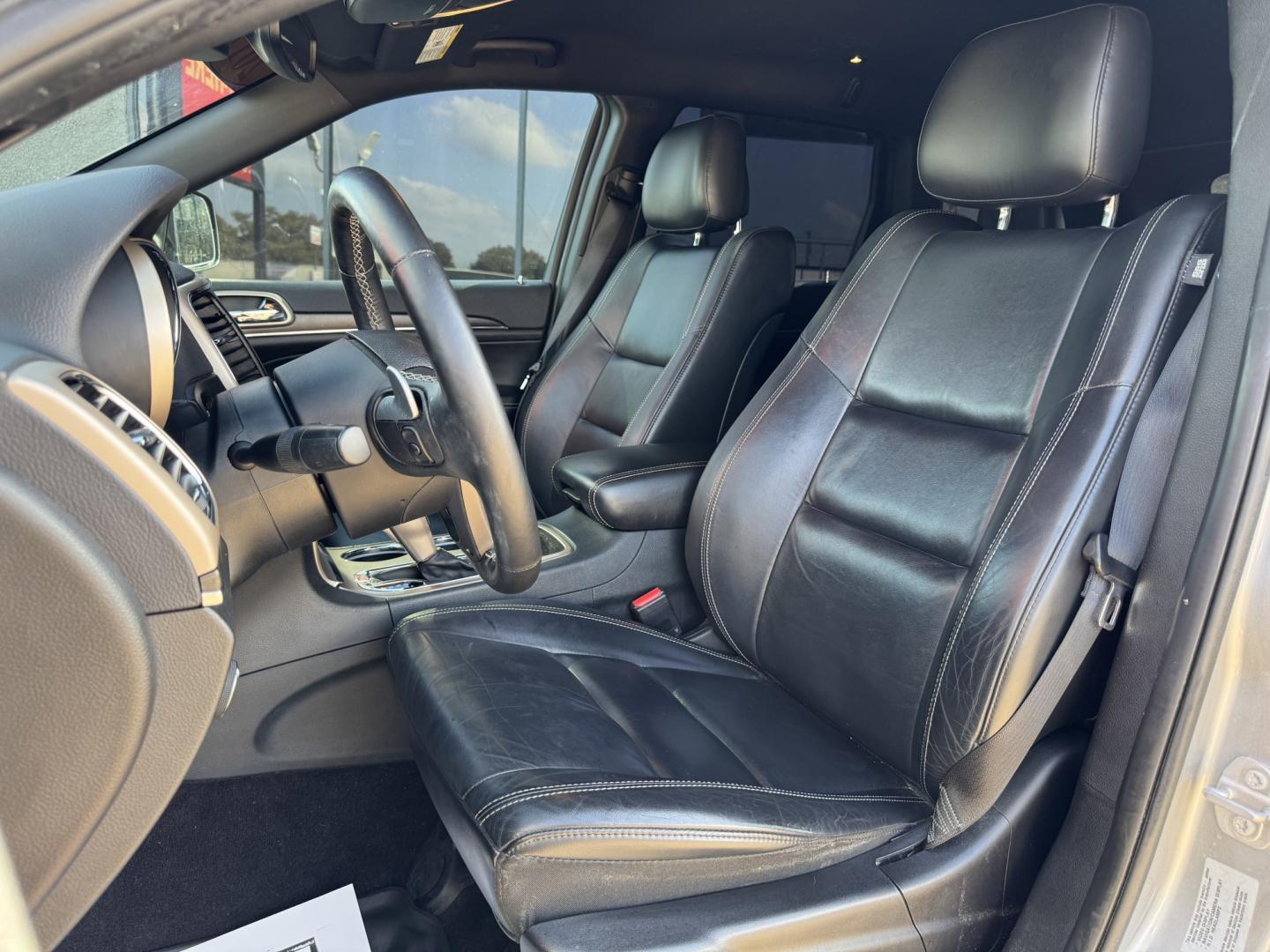 2017 SILVER JEEP GRAND CHEROKEE LIMIT (1C4RJEBG6HC) , located at 5900 E. Lancaster Ave., Fort Worth, TX, 76112, (817) 457-5456, 0.000000, 0.000000- Photo#10