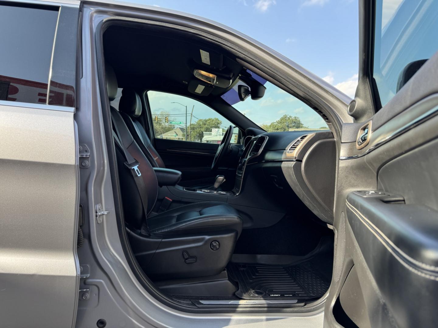 2017 SILVER JEEP GRAND CHEROKEE LIMIT (1C4RJEBG6HC) , located at 5900 E. Lancaster Ave., Fort Worth, TX, 76112, (817) 457-5456, 0.000000, 0.000000- Photo#16