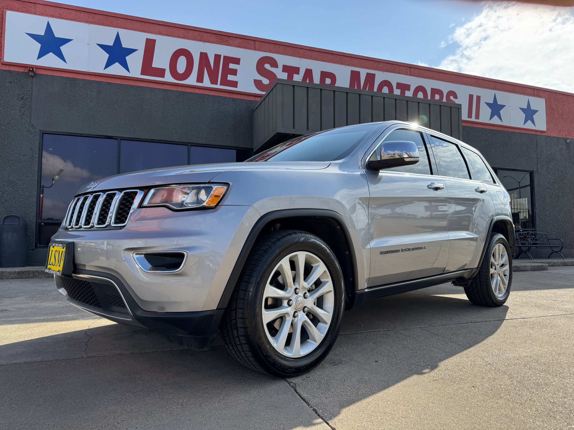 photo of 2017 JEEP GRAND CHEROKEE LIMIT 