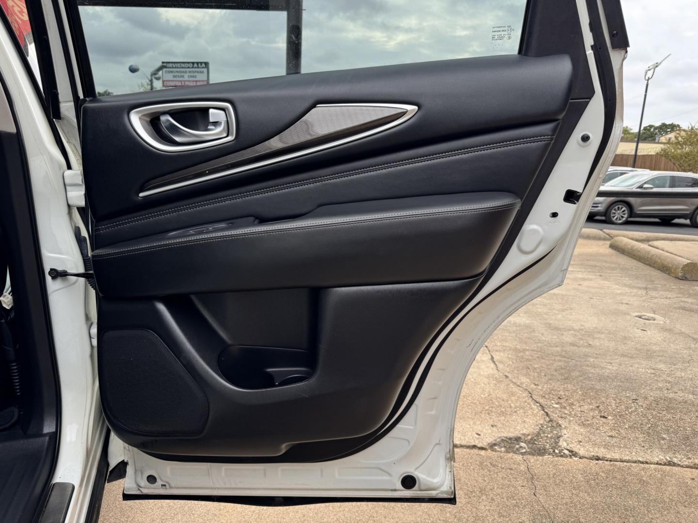 2019 WHITE INFINITI QX60 BASE (5N1DL0MN0KC) , located at 5900 E. Lancaster Ave., Fort Worth, TX, 76112, (817) 457-5456, 0.000000, 0.000000- Photo#17