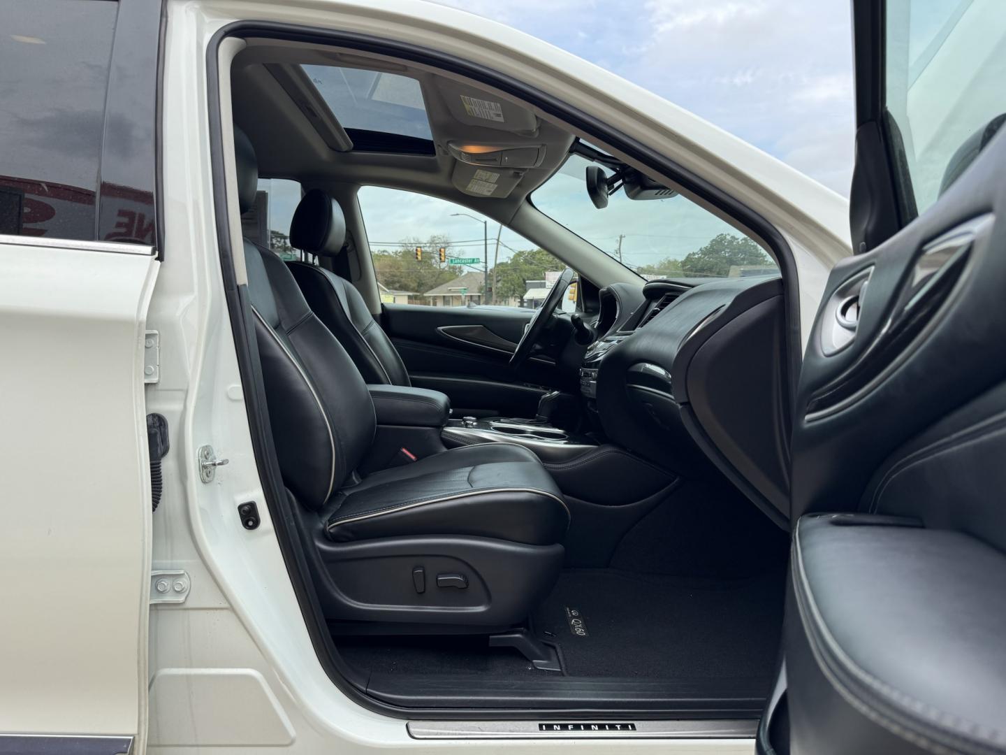 2019 WHITE INFINITI QX60 BASE (5N1DL0MN0KC) , located at 5900 E. Lancaster Ave., Fort Worth, TX, 76112, (817) 457-5456, 0.000000, 0.000000- Photo#20