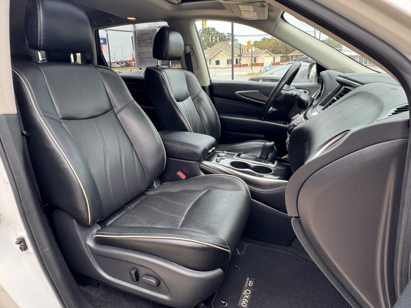 2019 WHITE INFINITI QX60 BASE (5N1DL0MN0KC) , located at 5900 E. Lancaster Ave., Fort Worth, TX, 76112, (817) 457-5456, 0.000000, 0.000000- Photo#21