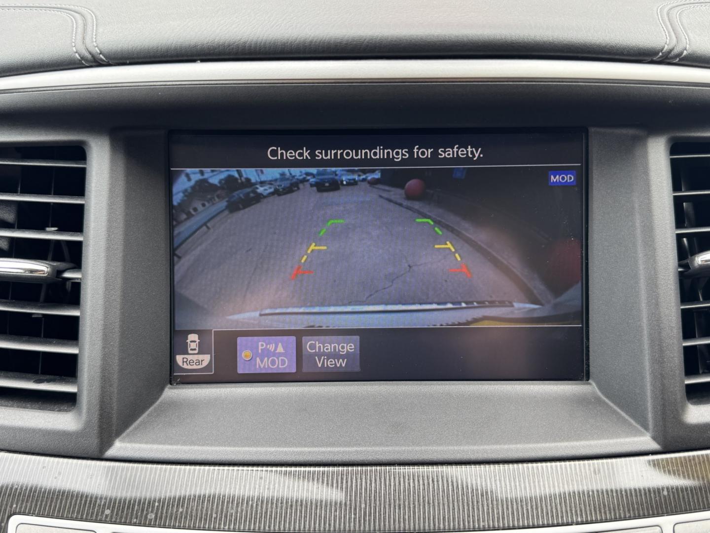2019 WHITE INFINITI QX60 BASE (5N1DL0MN0KC) , located at 5900 E. Lancaster Ave., Fort Worth, TX, 76112, (817) 457-5456, 0.000000, 0.000000- Photo#28