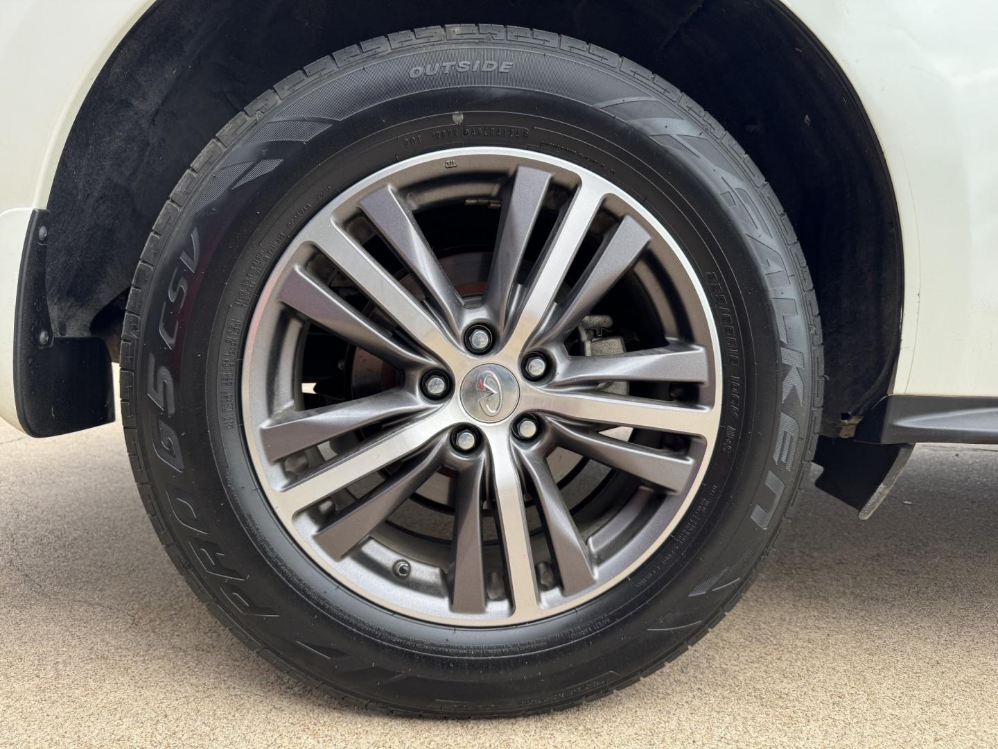 2019 WHITE INFINITI QX60 BASE (5N1DL0MN0KC) , located at 5900 E. Lancaster Ave., Fort Worth, TX, 76112, (817) 457-5456, 0.000000, 0.000000- Photo#31