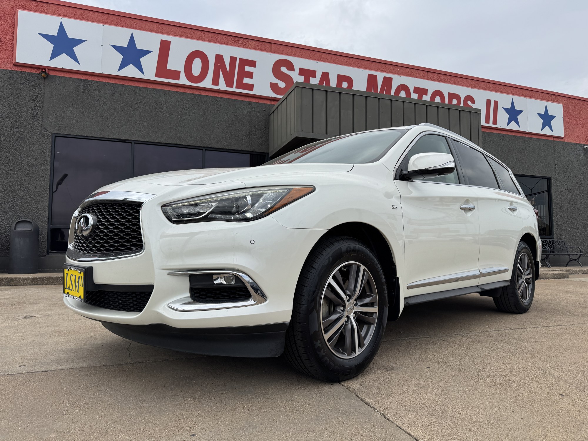 photo of 2019 INFINITI QX60 BASE 
