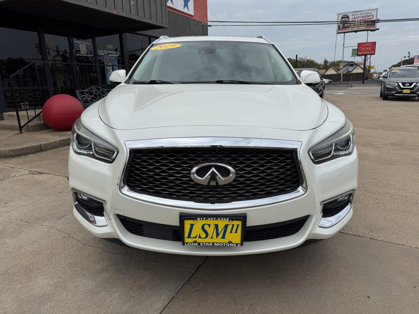 2019 WHITE INFINITI QX60 BASE (5N1DL0MN0KC) , located at 5900 E. Lancaster Ave., Fort Worth, TX, 76112, (817) 457-5456, 0.000000, 0.000000- Photo#1