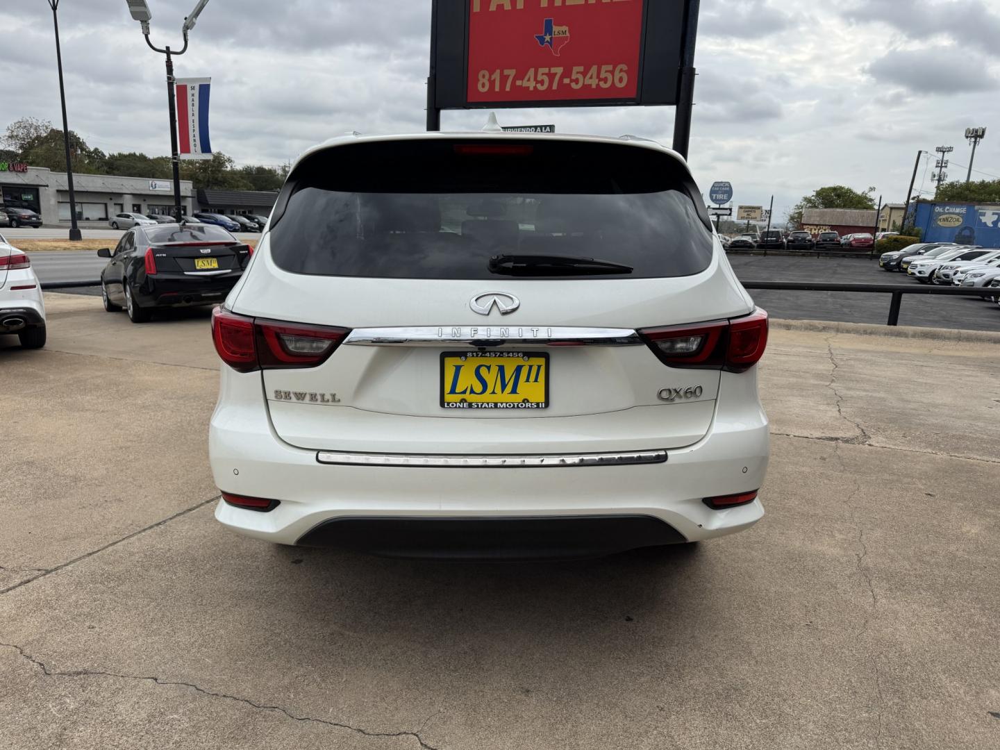 2019 WHITE INFINITI QX60 BASE (5N1DL0MN0KC) , located at 5900 E. Lancaster Ave., Fort Worth, TX, 76112, (817) 457-5456, 0.000000, 0.000000- Photo#4