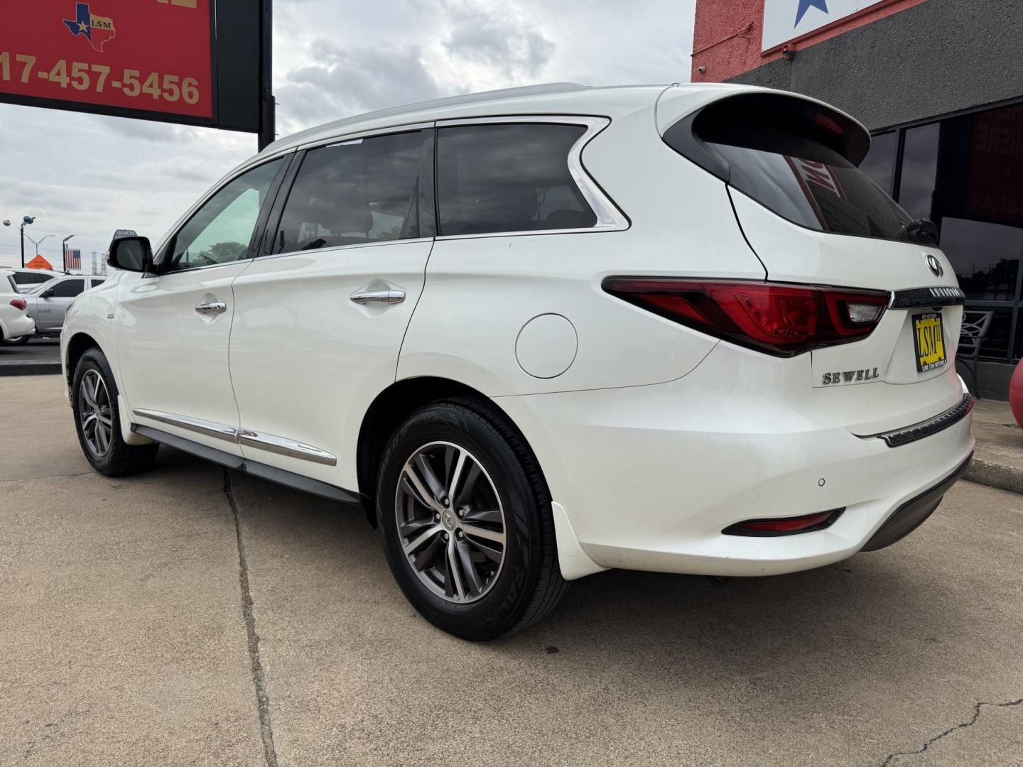 2019 WHITE INFINITI QX60 BASE (5N1DL0MN0KC) , located at 5900 E. Lancaster Ave., Fort Worth, TX, 76112, (817) 457-5456, 0.000000, 0.000000- Photo#7