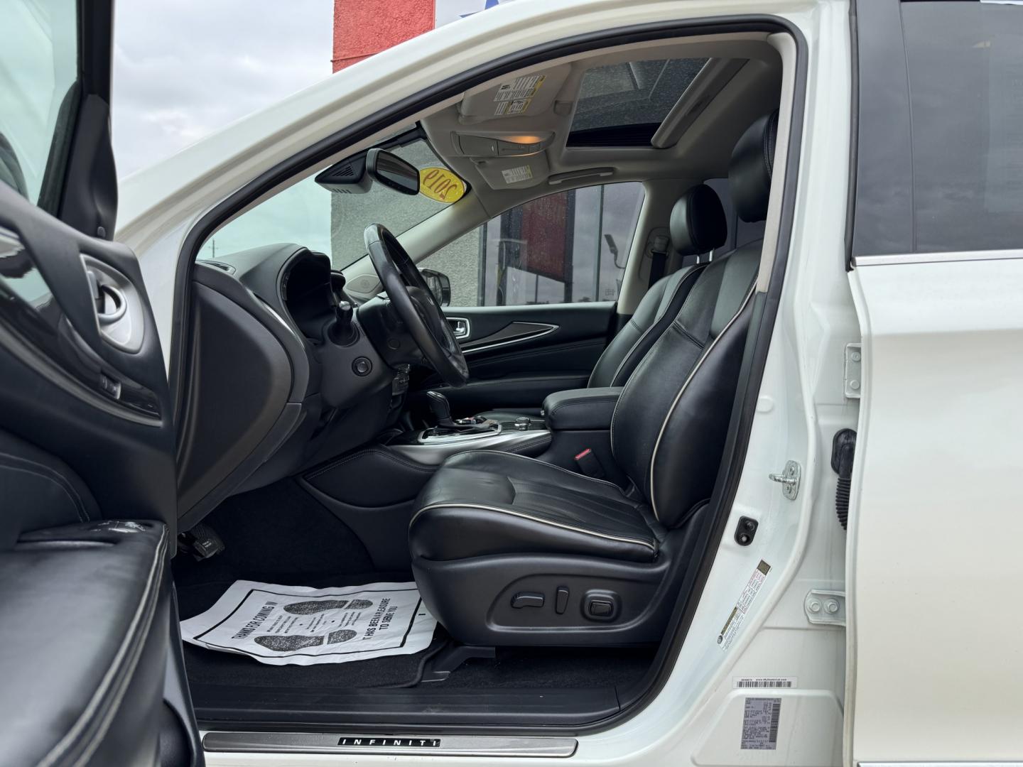 2019 WHITE INFINITI QX60 BASE (5N1DL0MN0KC) , located at 5900 E. Lancaster Ave., Fort Worth, TX, 76112, (817) 457-5456, 0.000000, 0.000000- Photo#9
