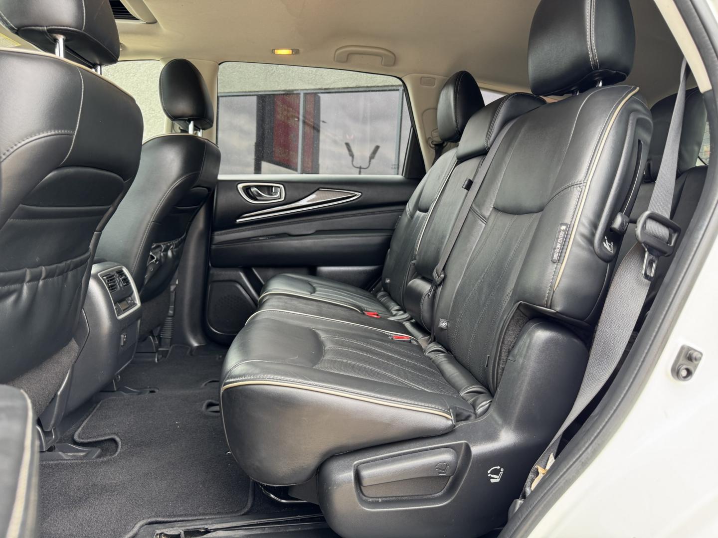 2019 WHITE INFINITI QX60 BASE (5N1DL0MN0KC) , located at 5900 E. Lancaster Ave., Fort Worth, TX, 76112, (817) 457-5456, 0.000000, 0.000000- Photo#14